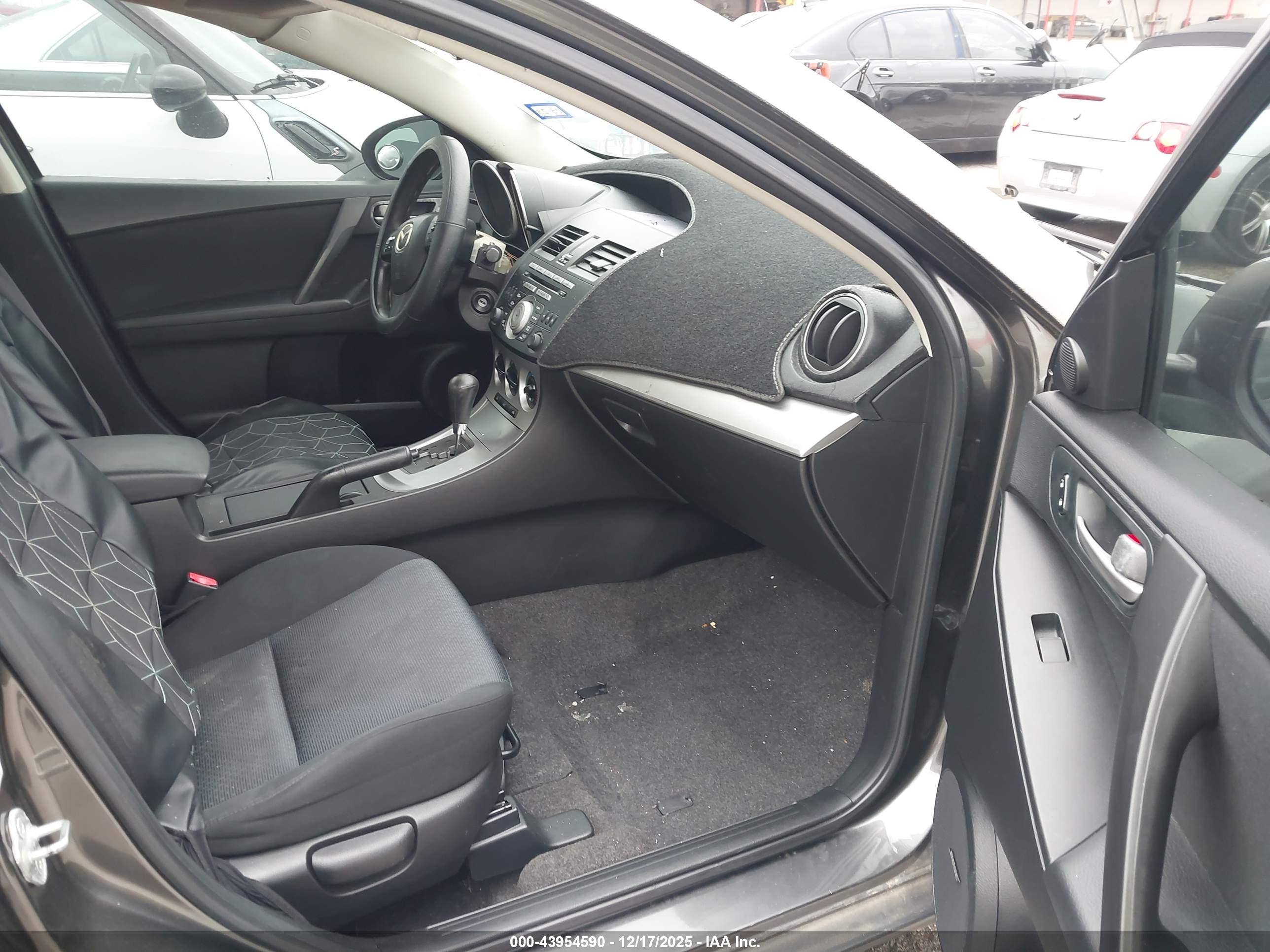 MAZDA MAZDA3 image 5