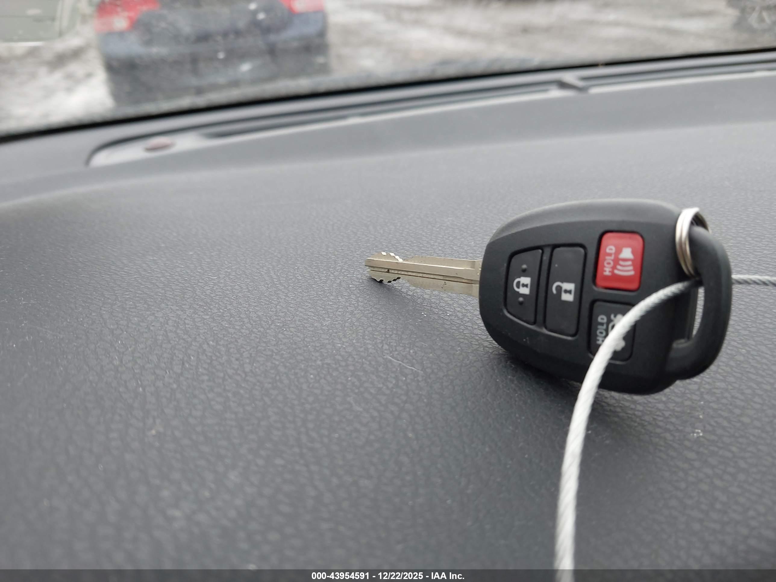 TOYOTA COROLLA image 11