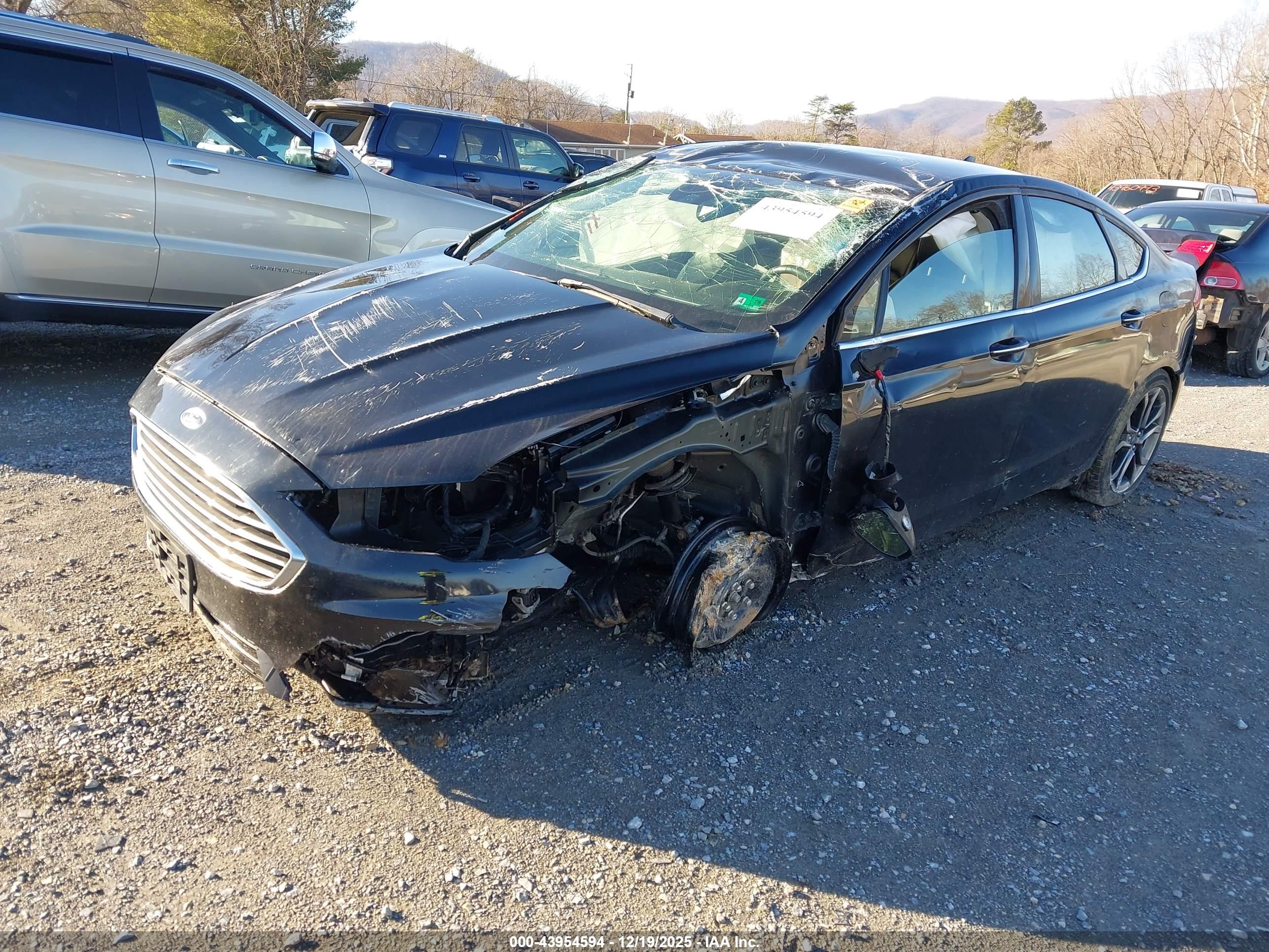 FORD FUSION image 2