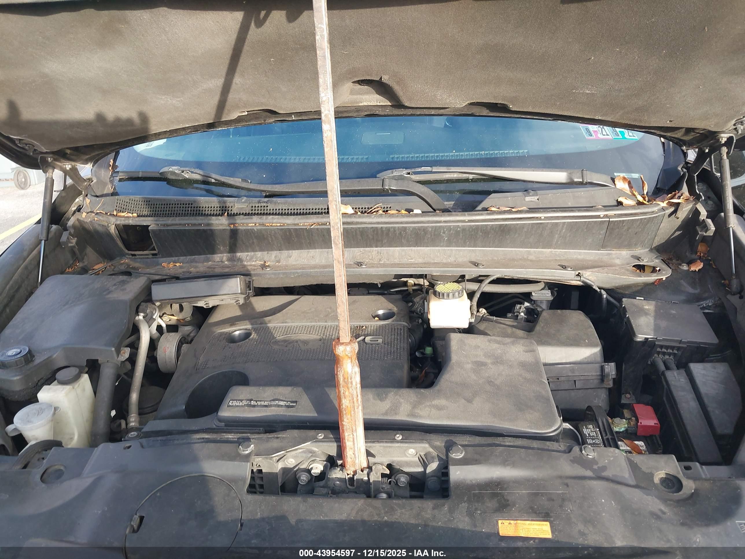 INFINITI JX35 image 10