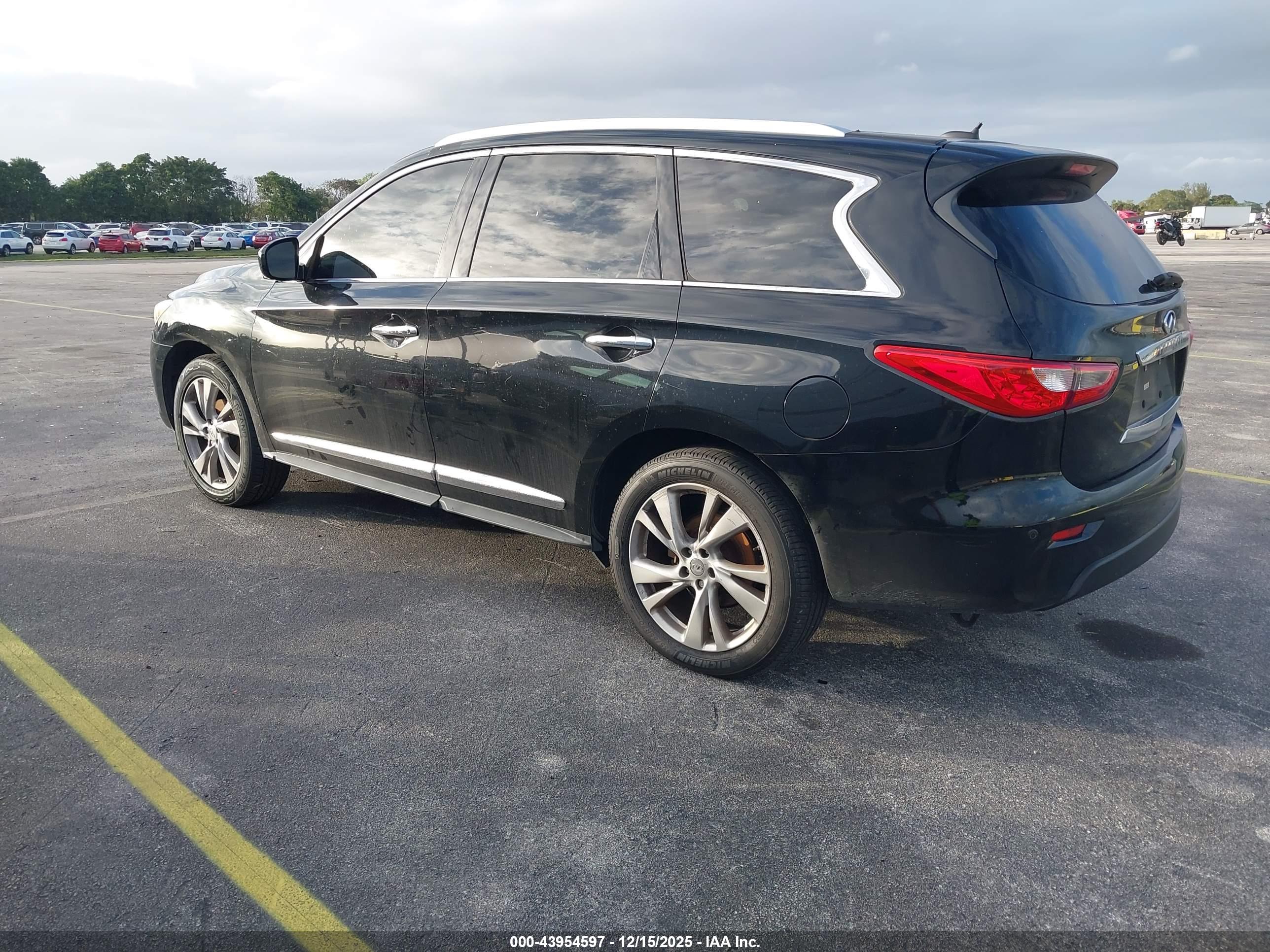 INFINITI JX35 image 3