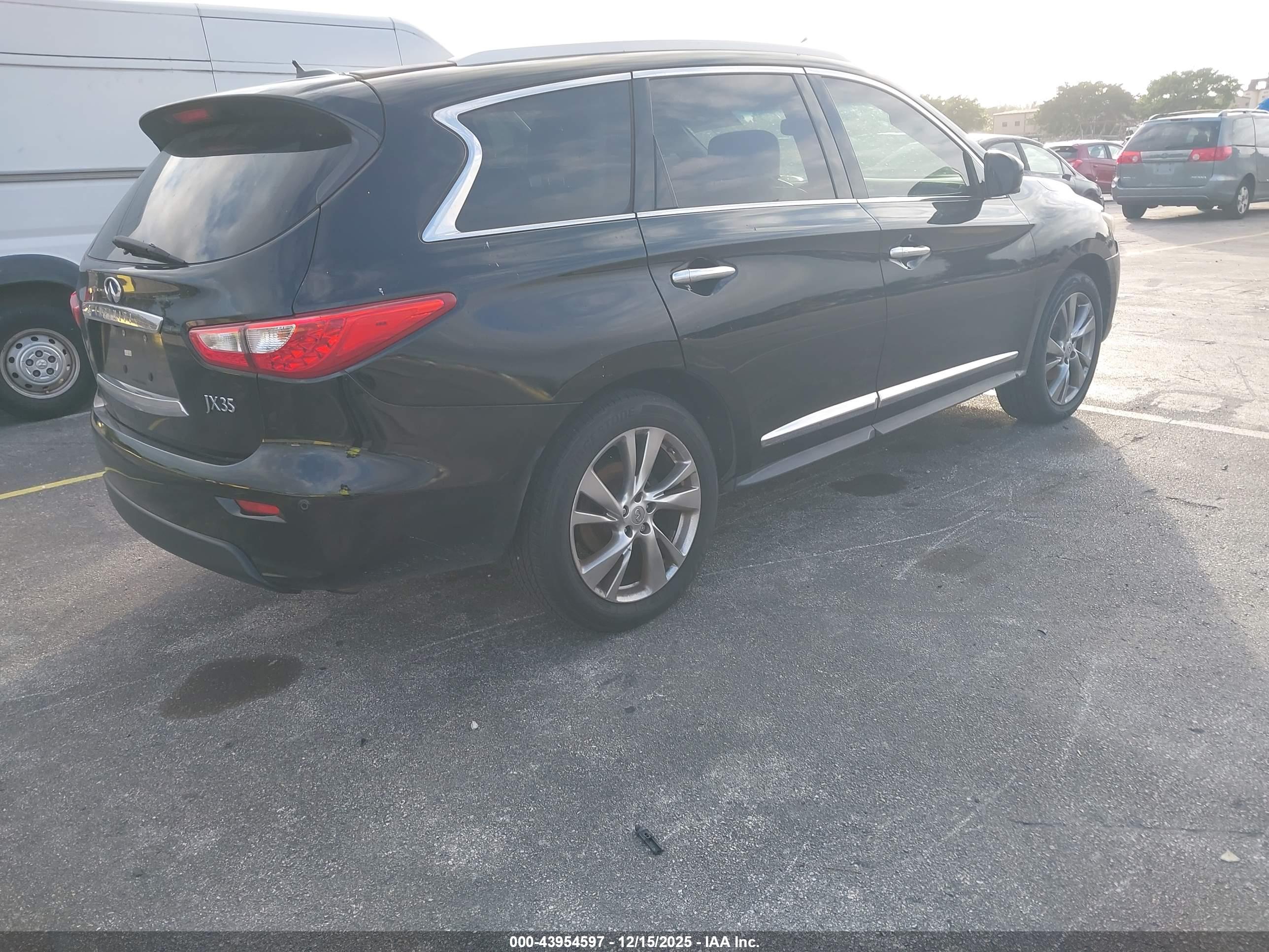 INFINITI JX35 image 4