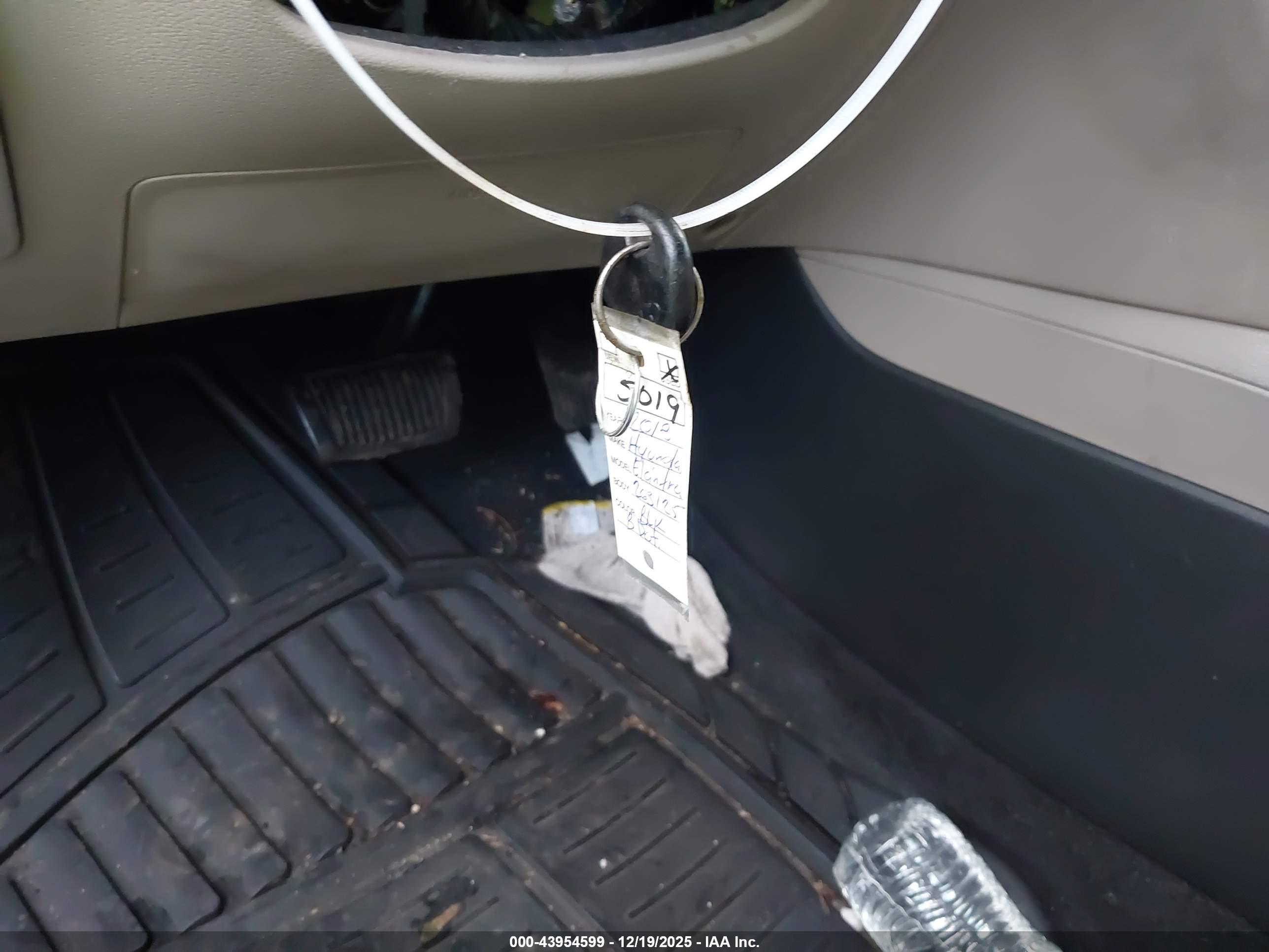 HYUNDAI ELANTRA image 11