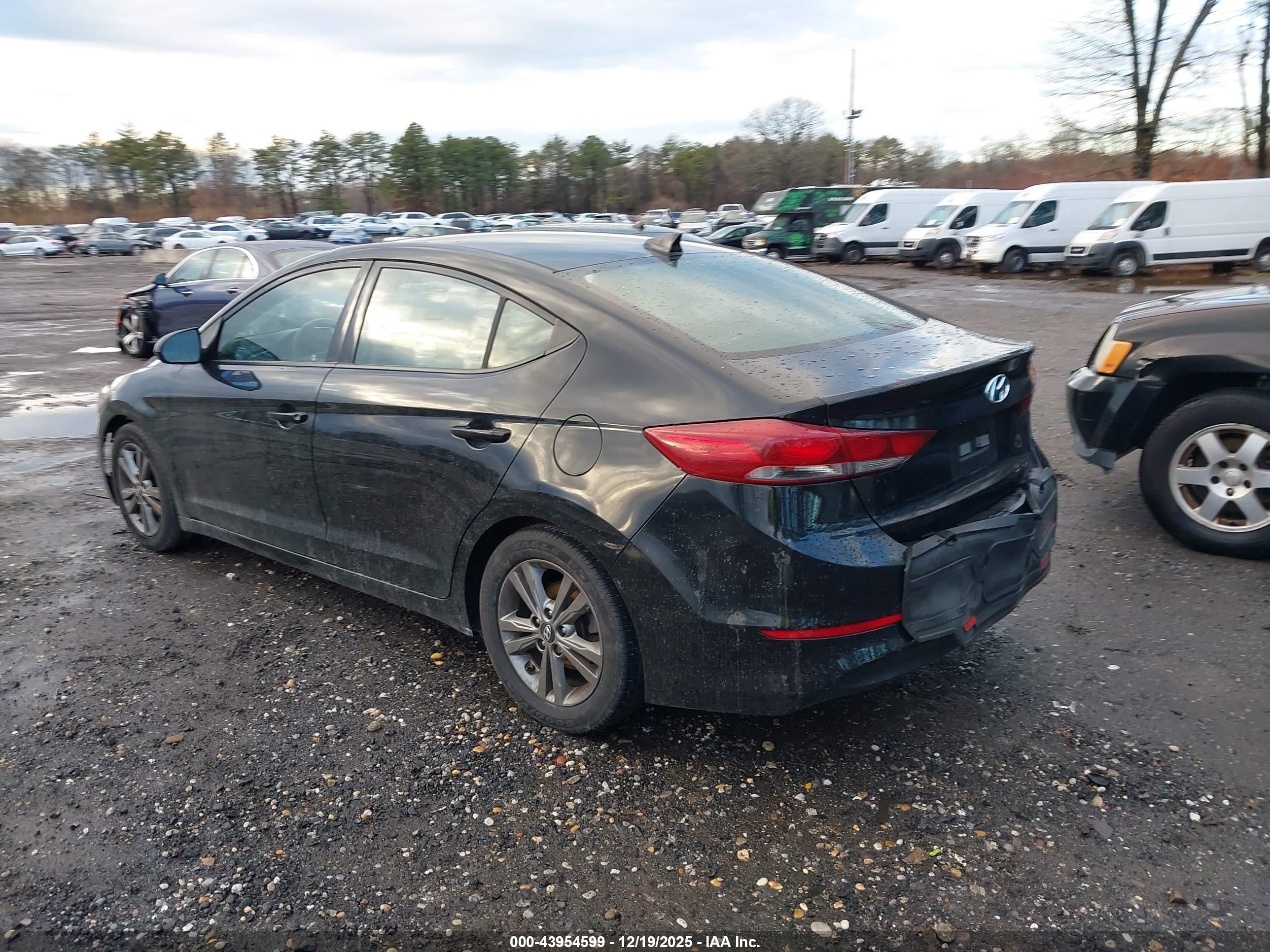 HYUNDAI ELANTRA image 3