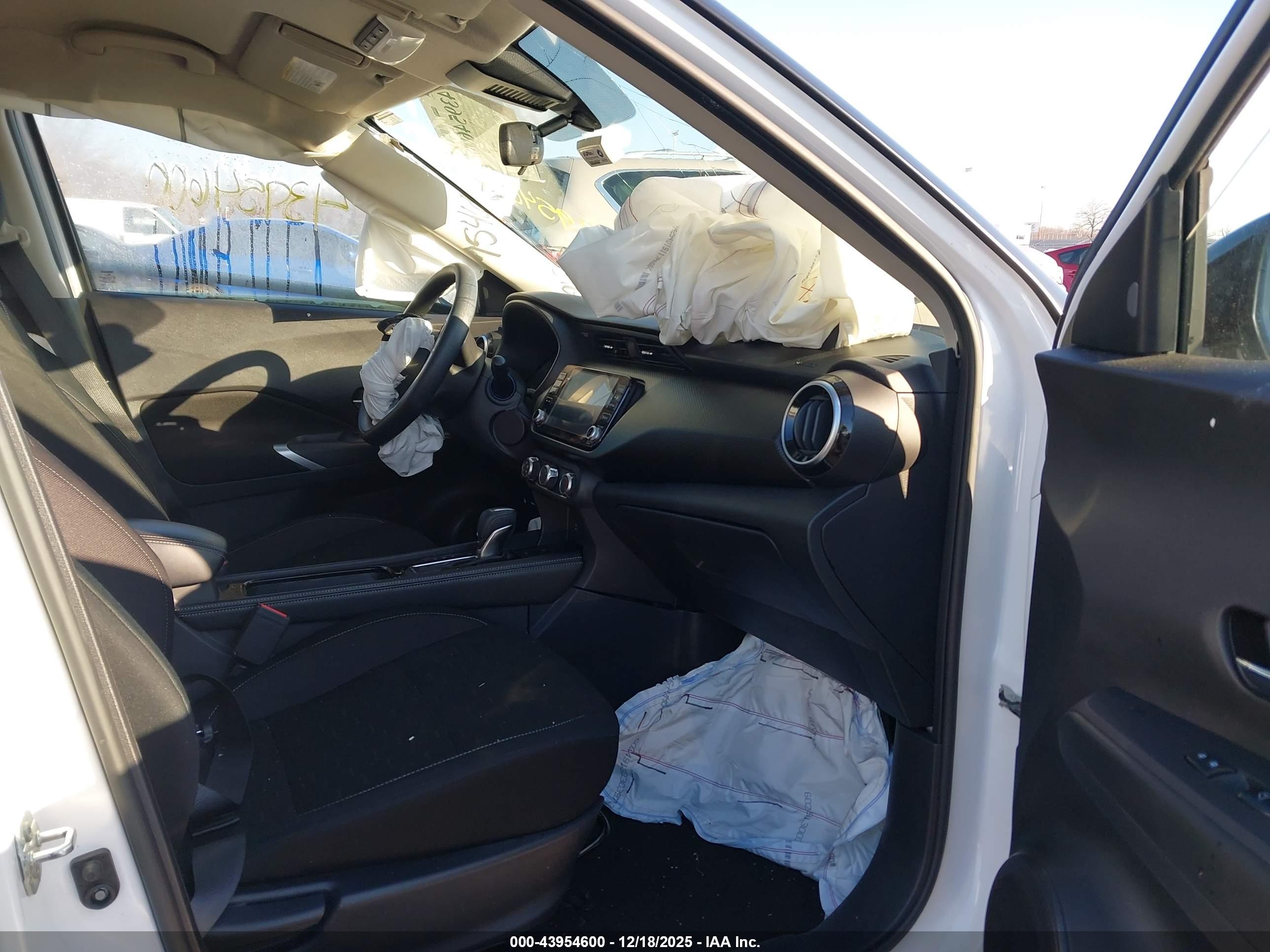 NISSAN KICKS image 5