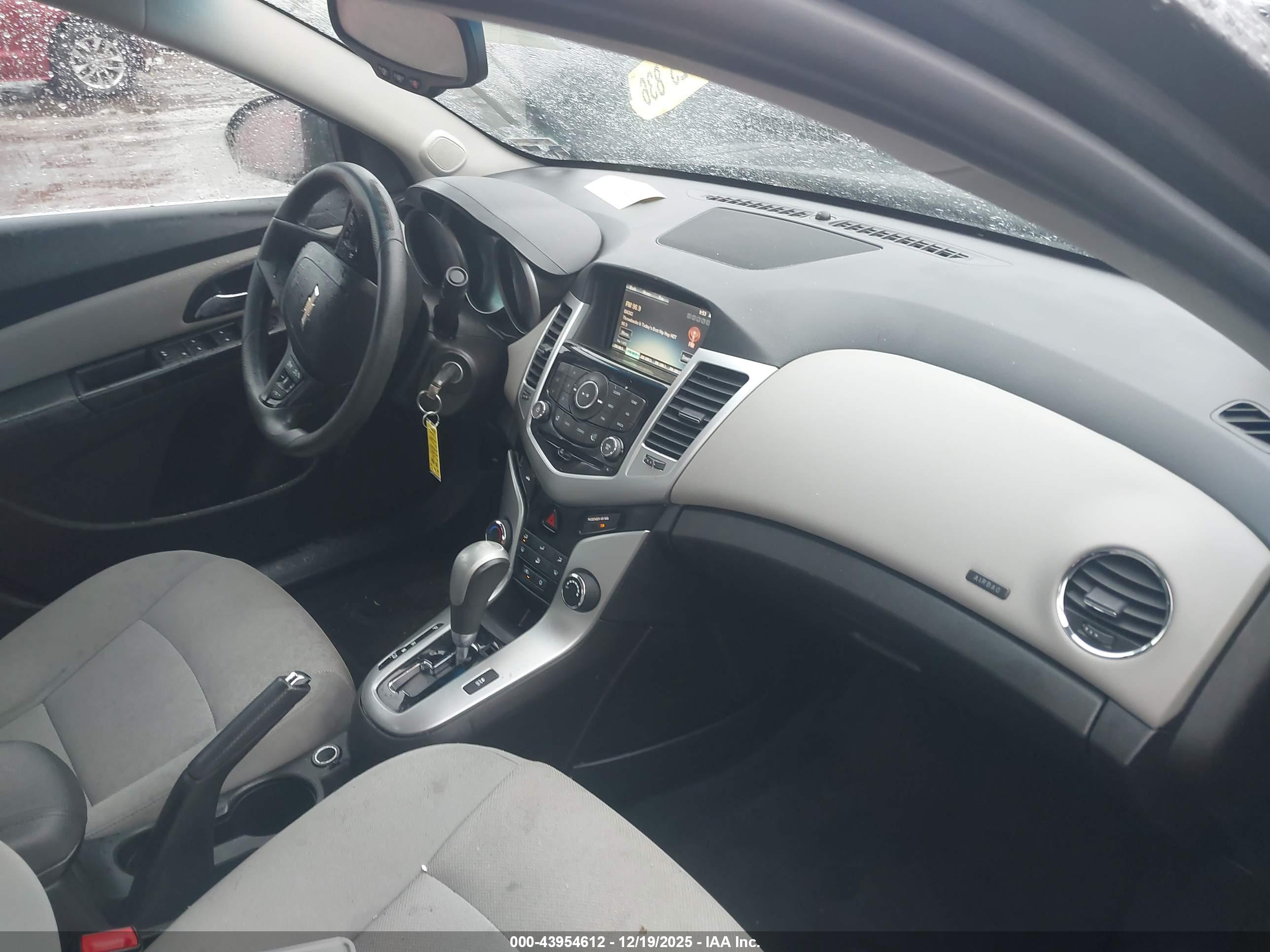 CHEVROLET CRUZE image 5