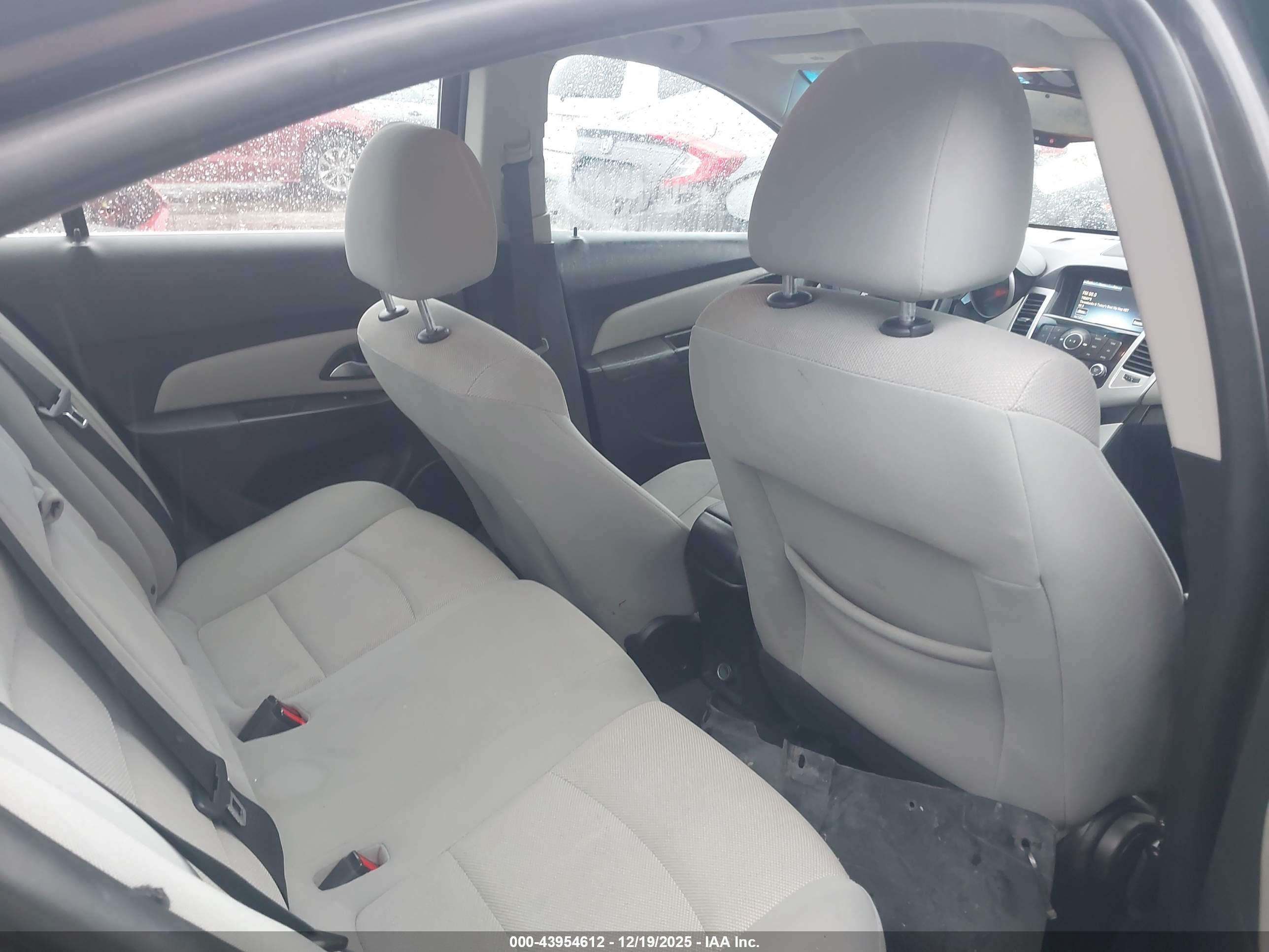CHEVROLET CRUZE image 8