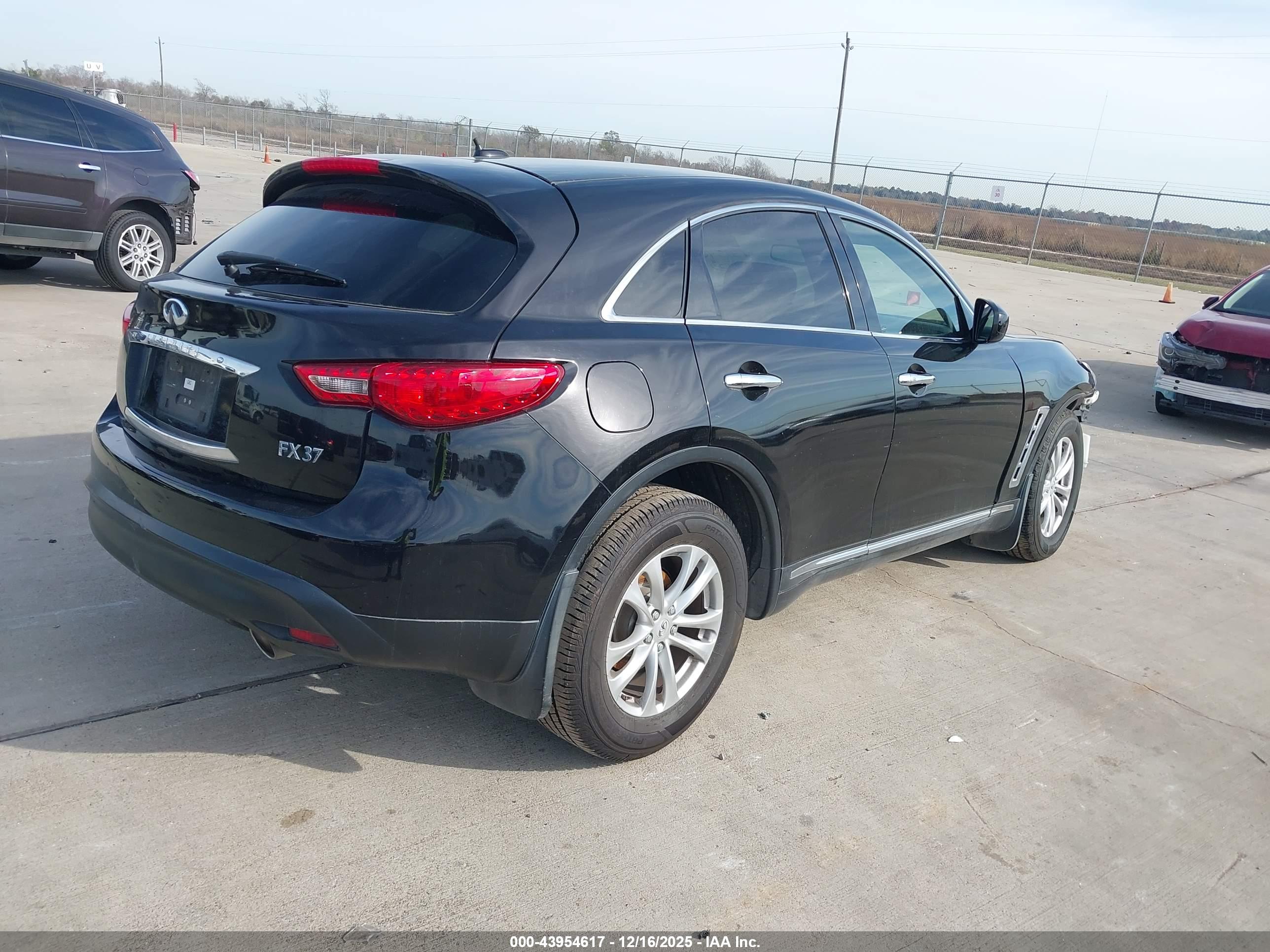 INFINITI FX37 image 4