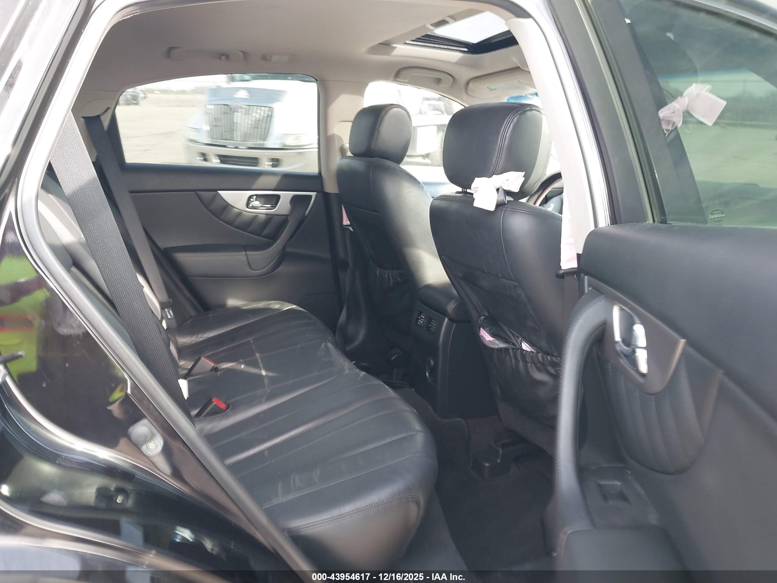INFINITI FX37 image 8