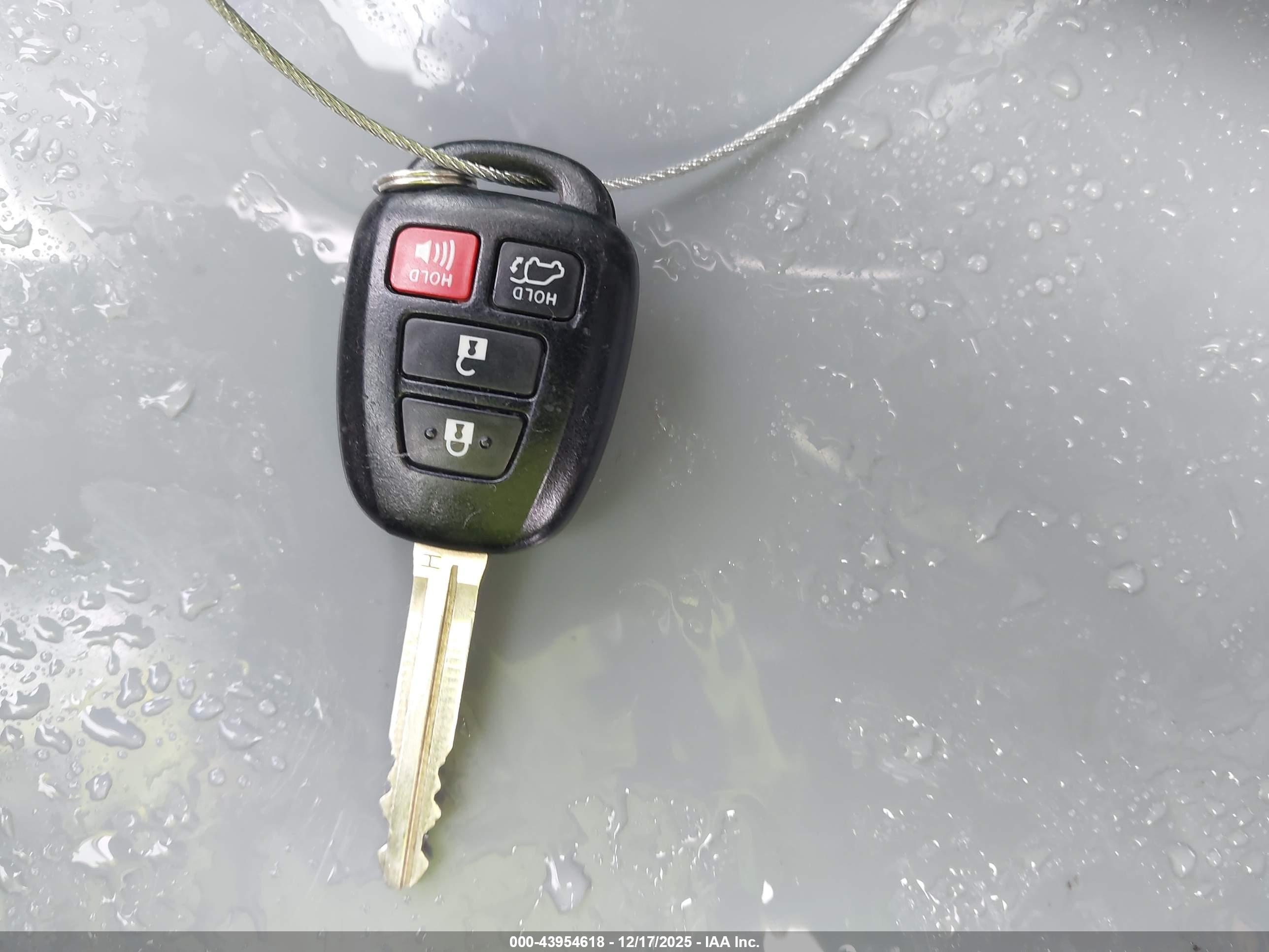TOYOTA RAV4 image 11