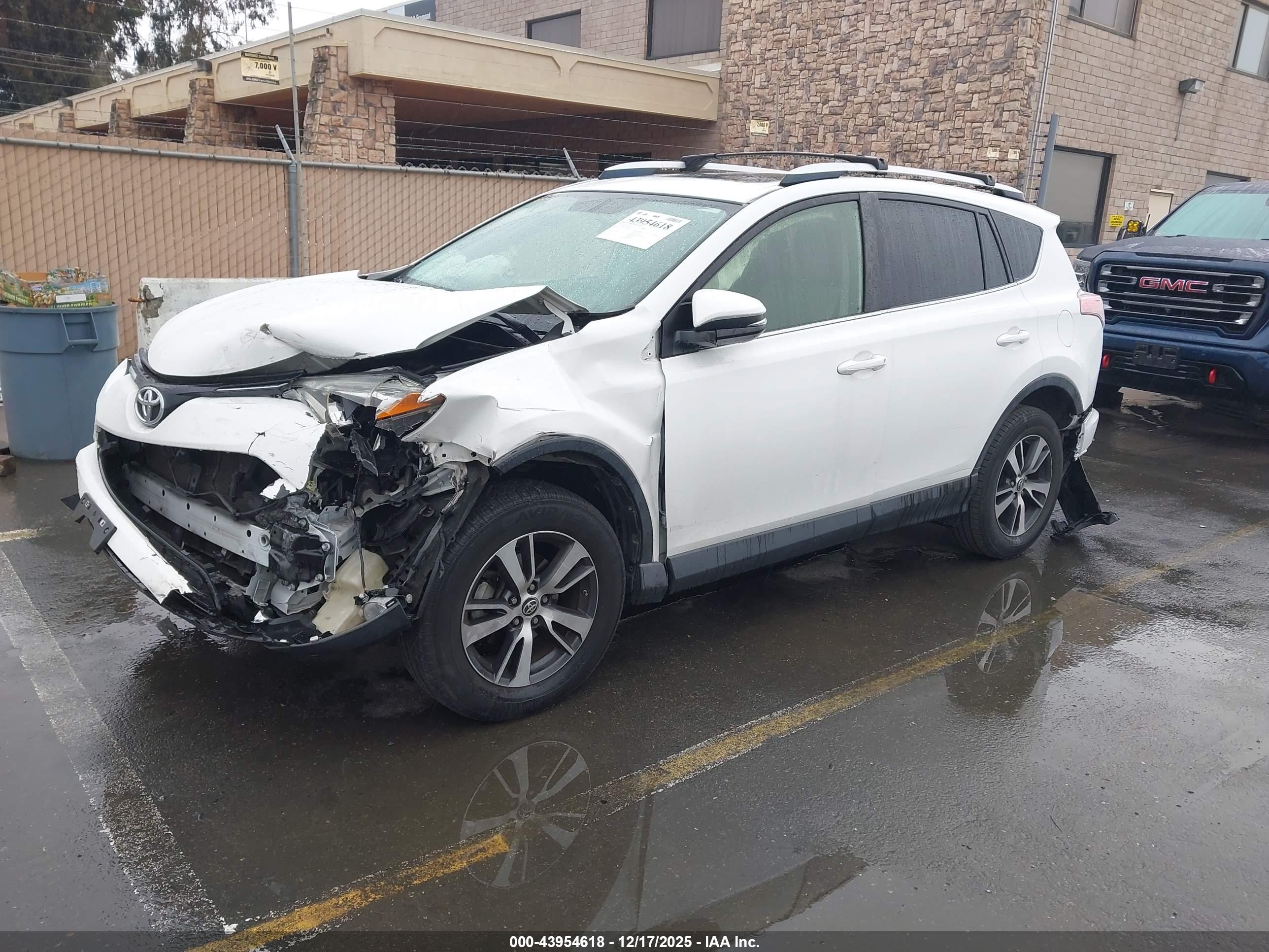 TOYOTA RAV4 image 2