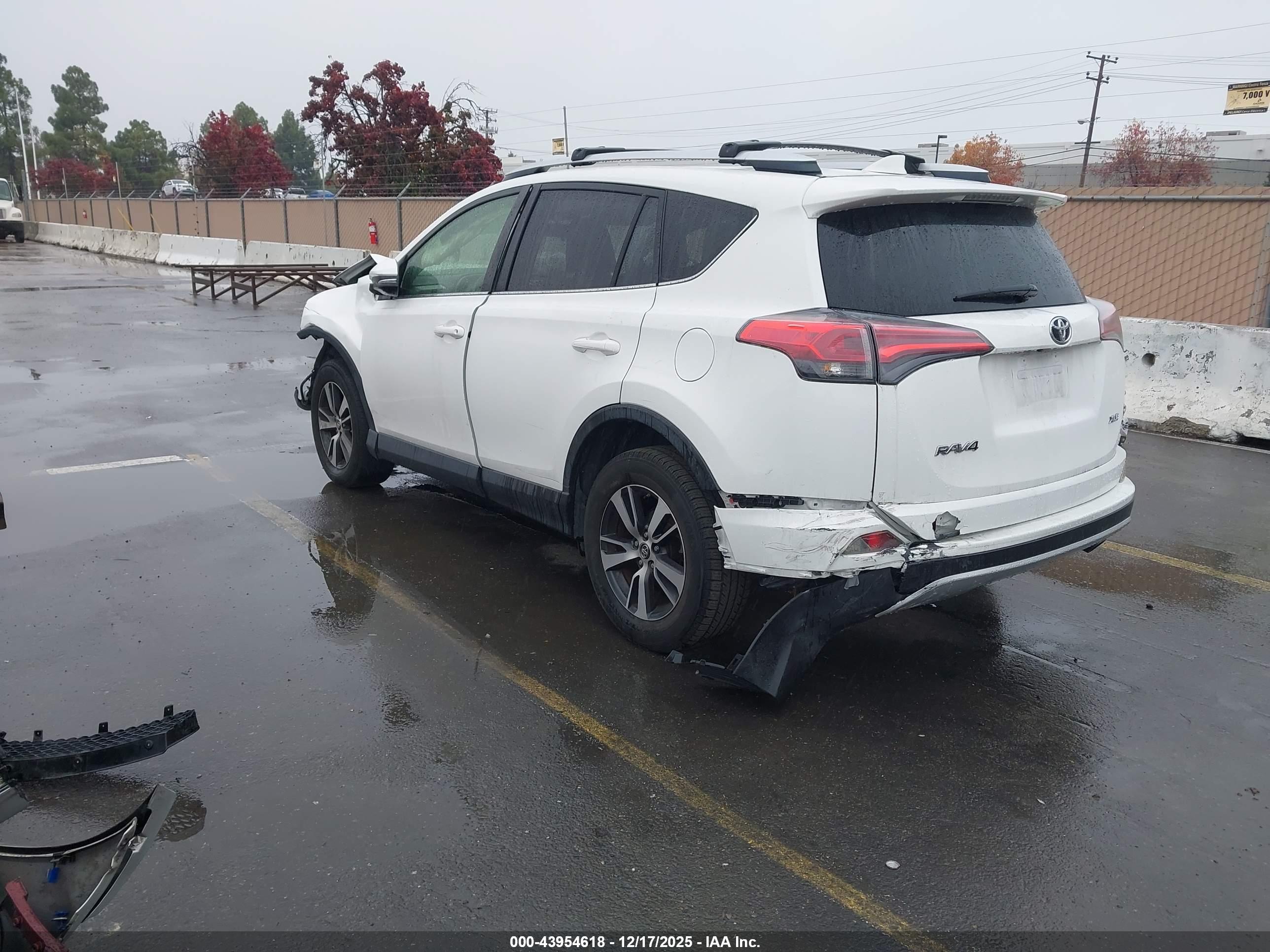 TOYOTA RAV4 image 3