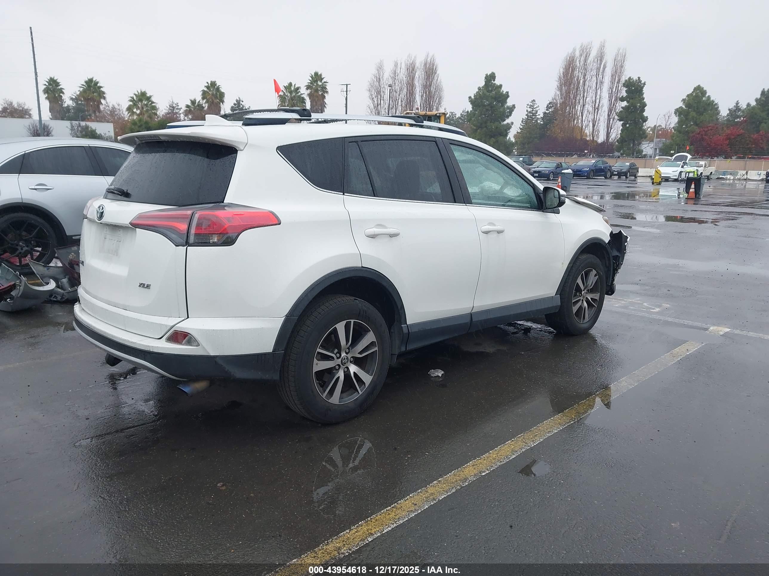 TOYOTA RAV4 image 4