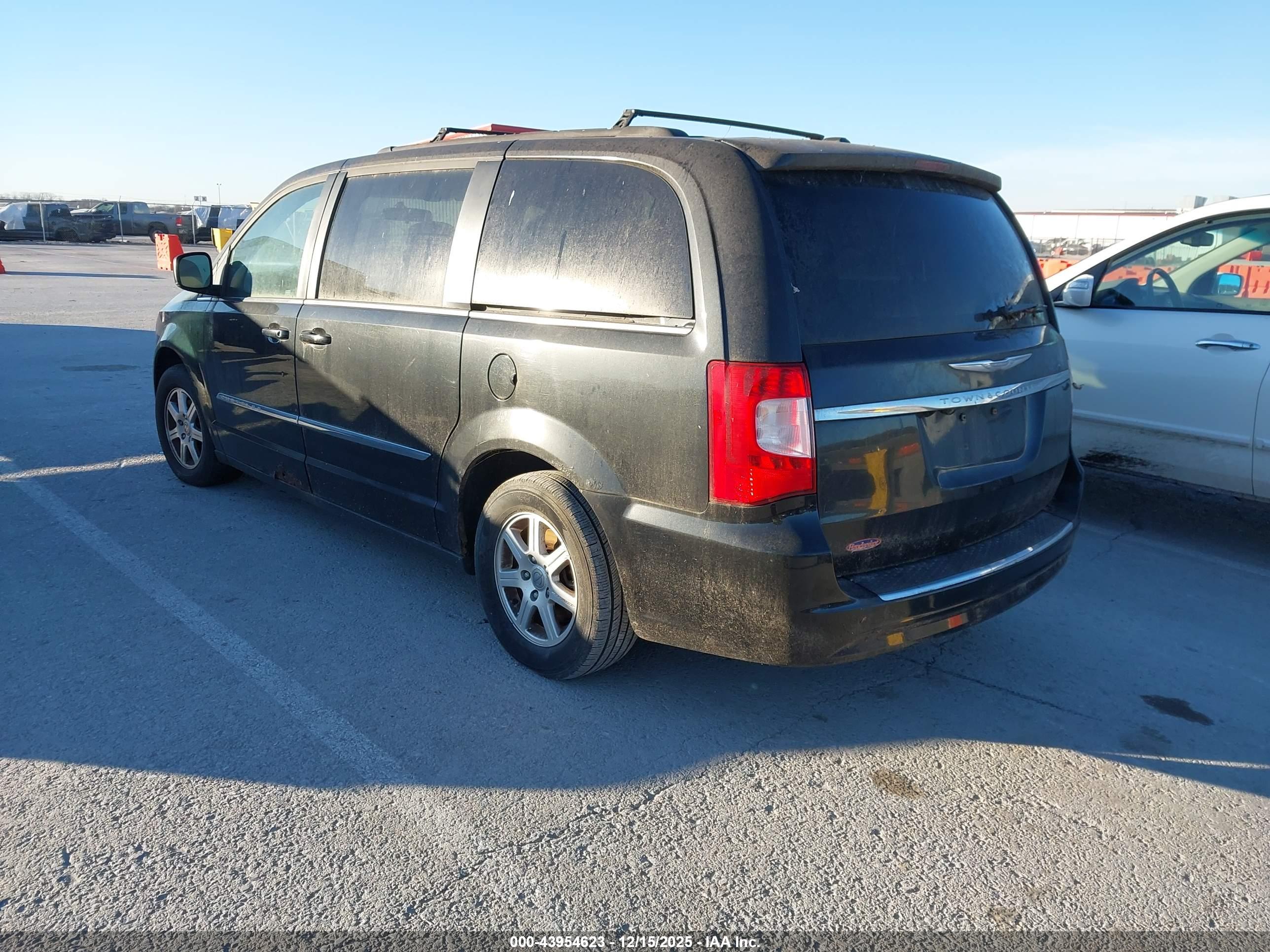 CHRYSLER TOWN image 3