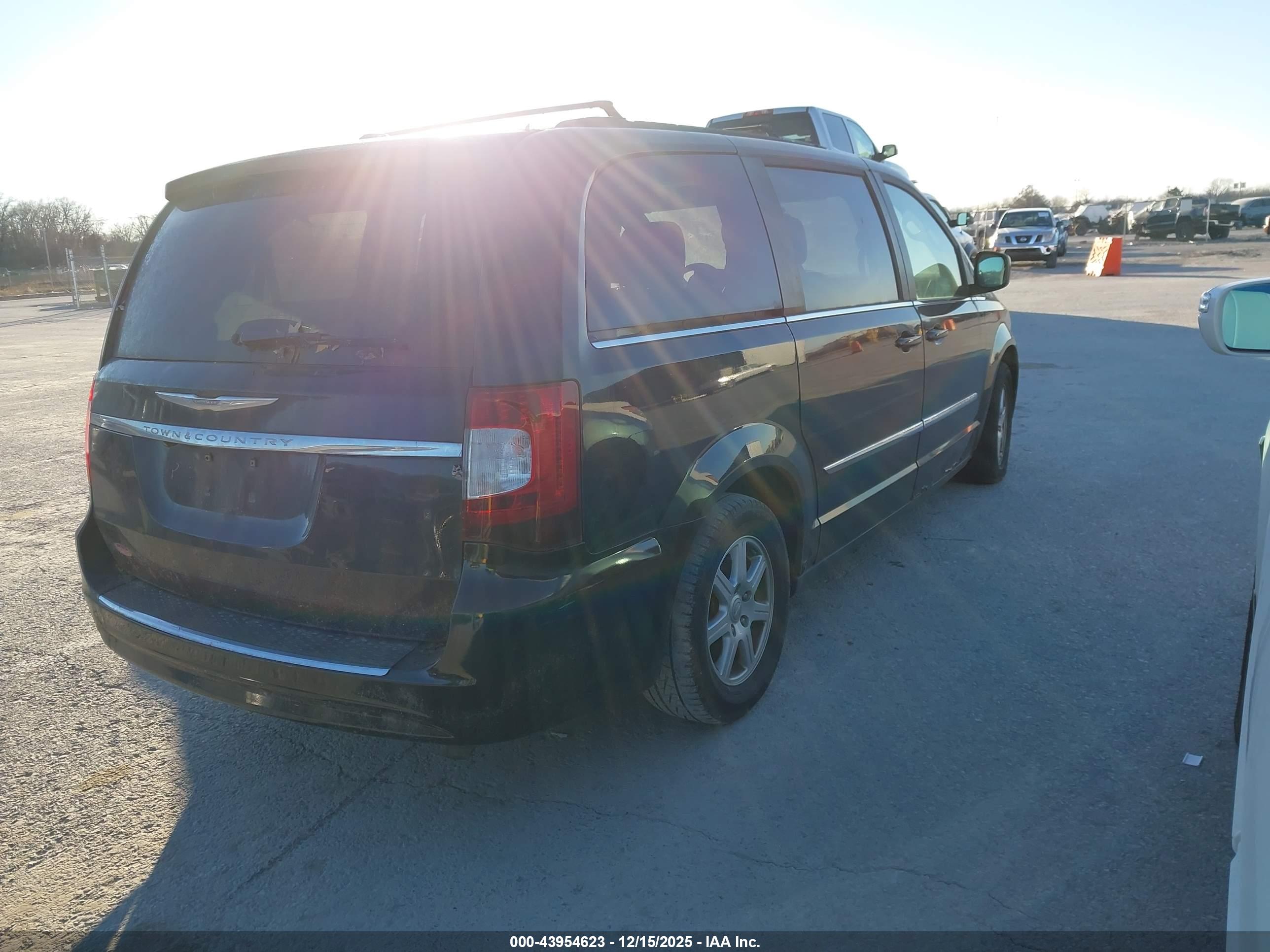 CHRYSLER TOWN image 4