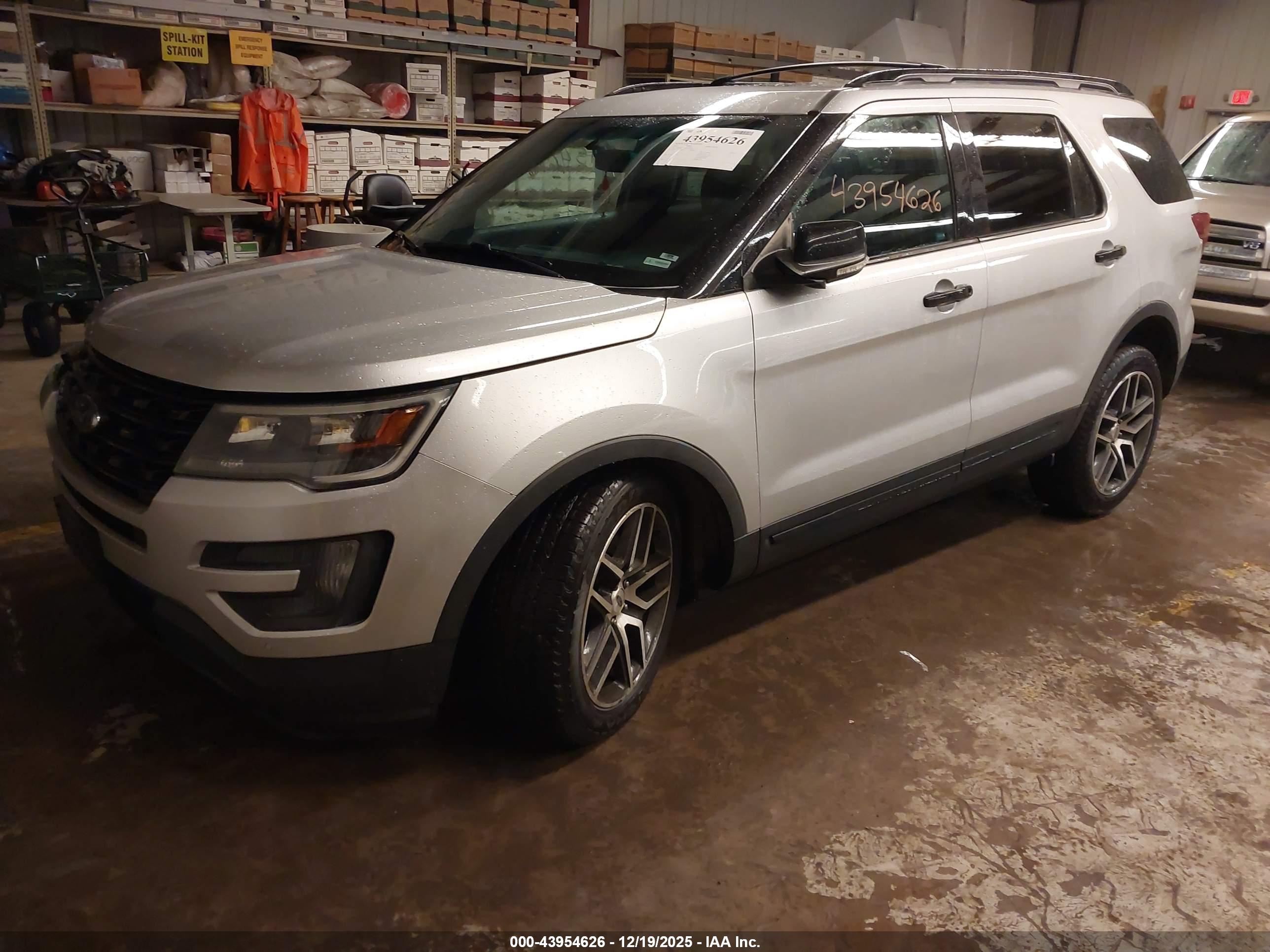 FORD EXPLORER image 2