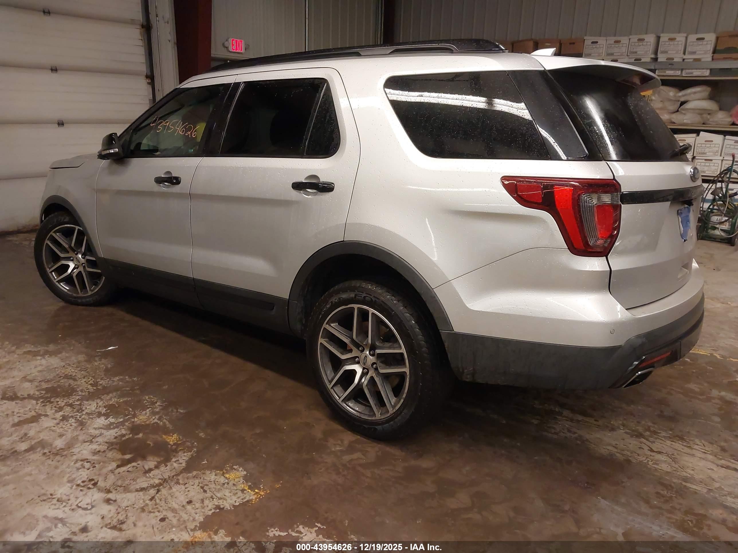 FORD EXPLORER image 3