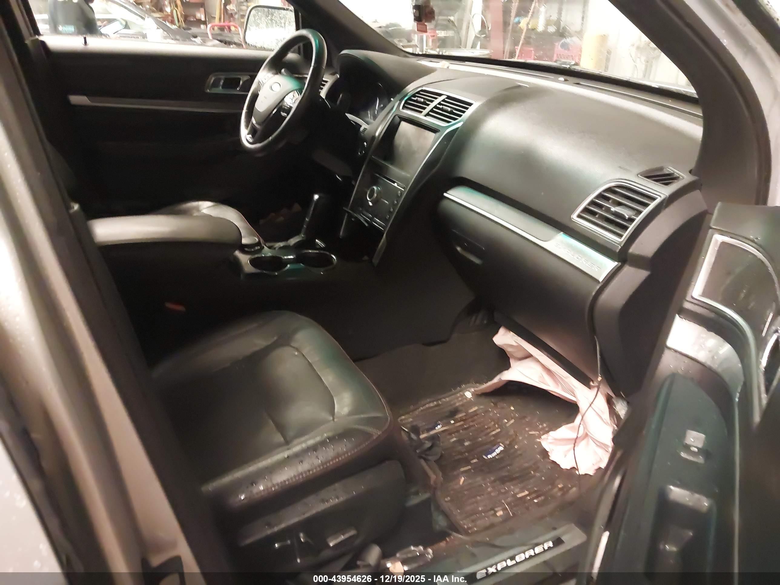 FORD EXPLORER image 5