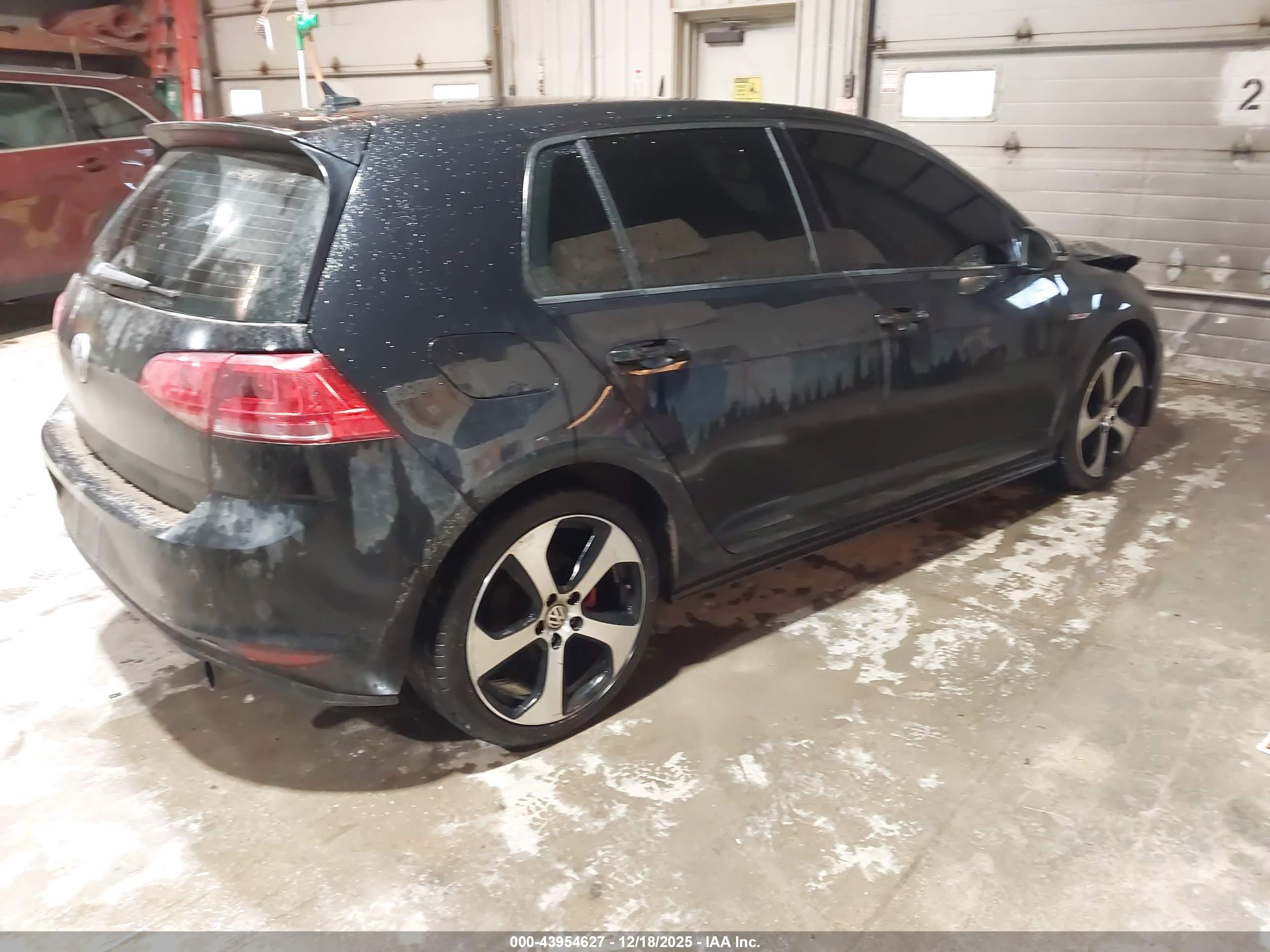 VOLKSWAGEN GOLF image 4