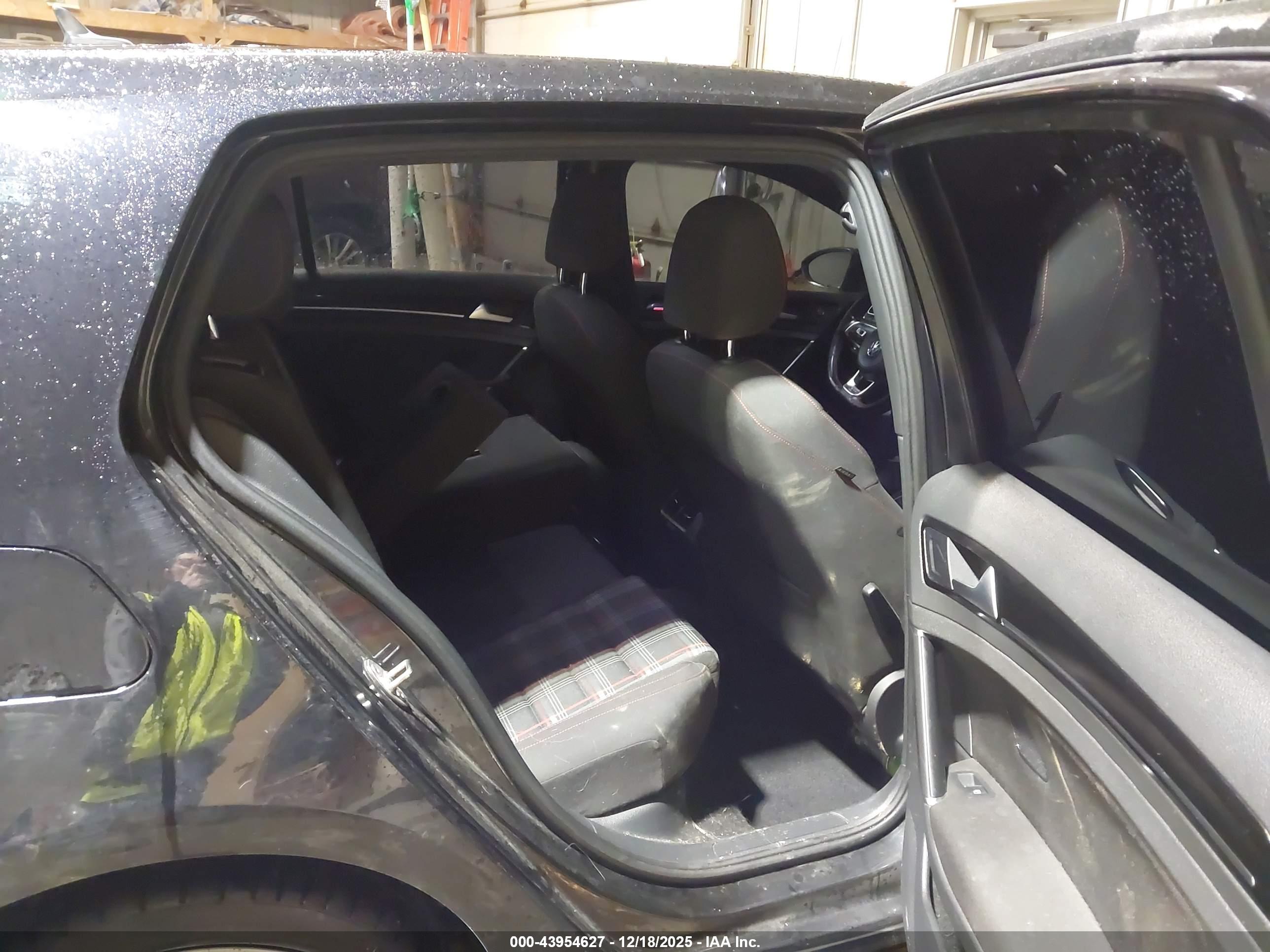 VOLKSWAGEN GOLF image 8