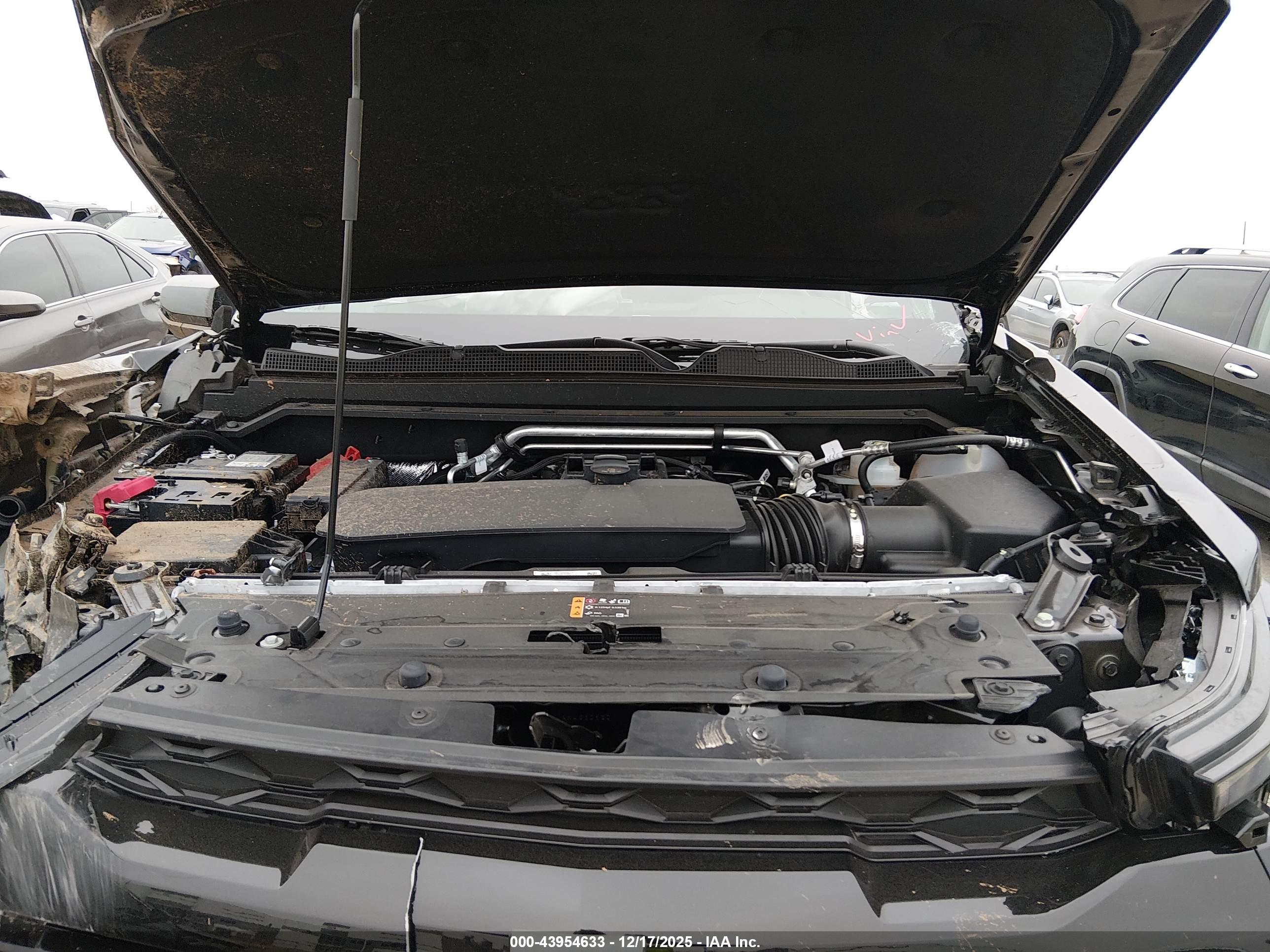 CHEVROLET COLORADO image 10