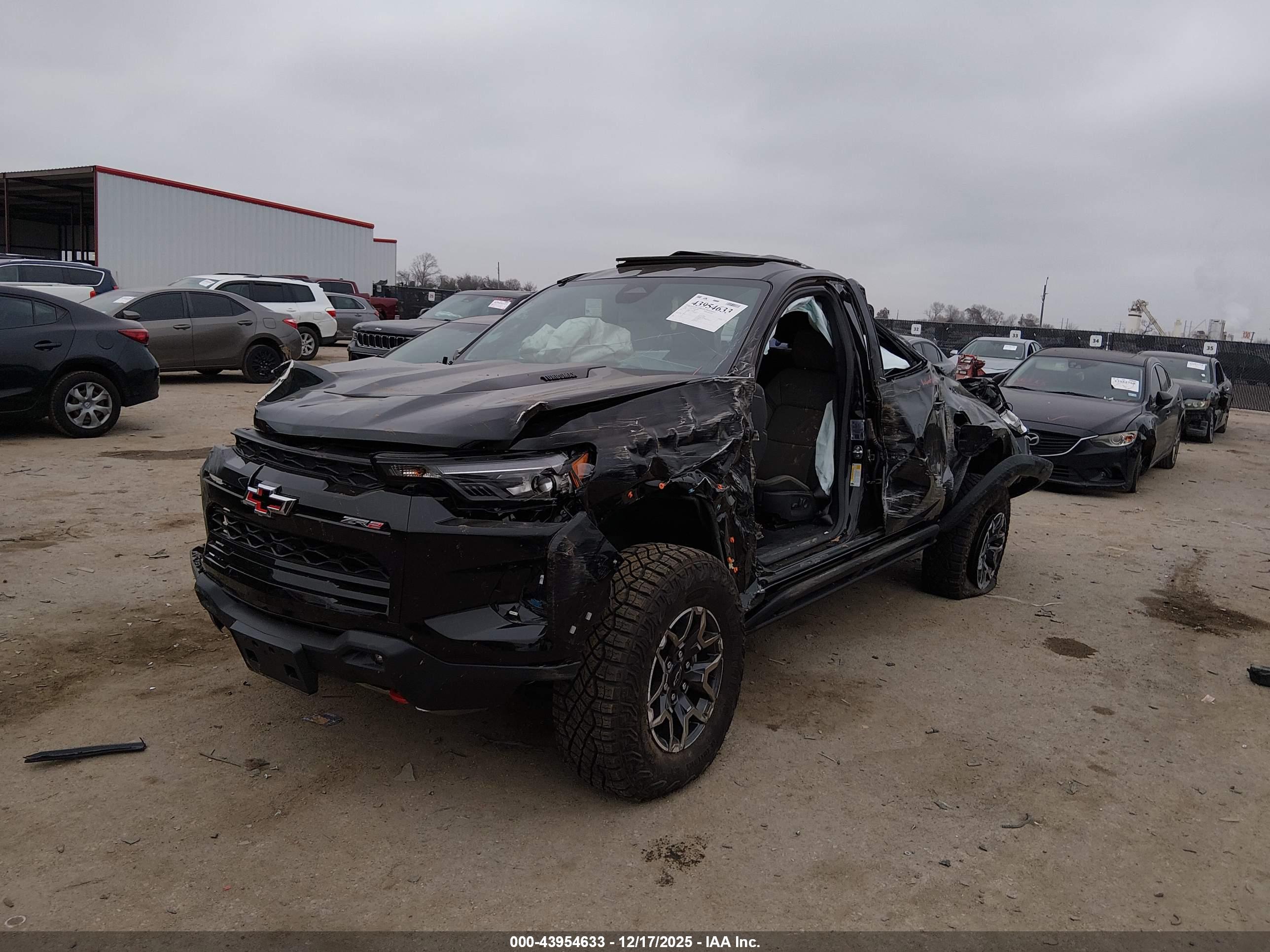 CHEVROLET COLORADO image 2