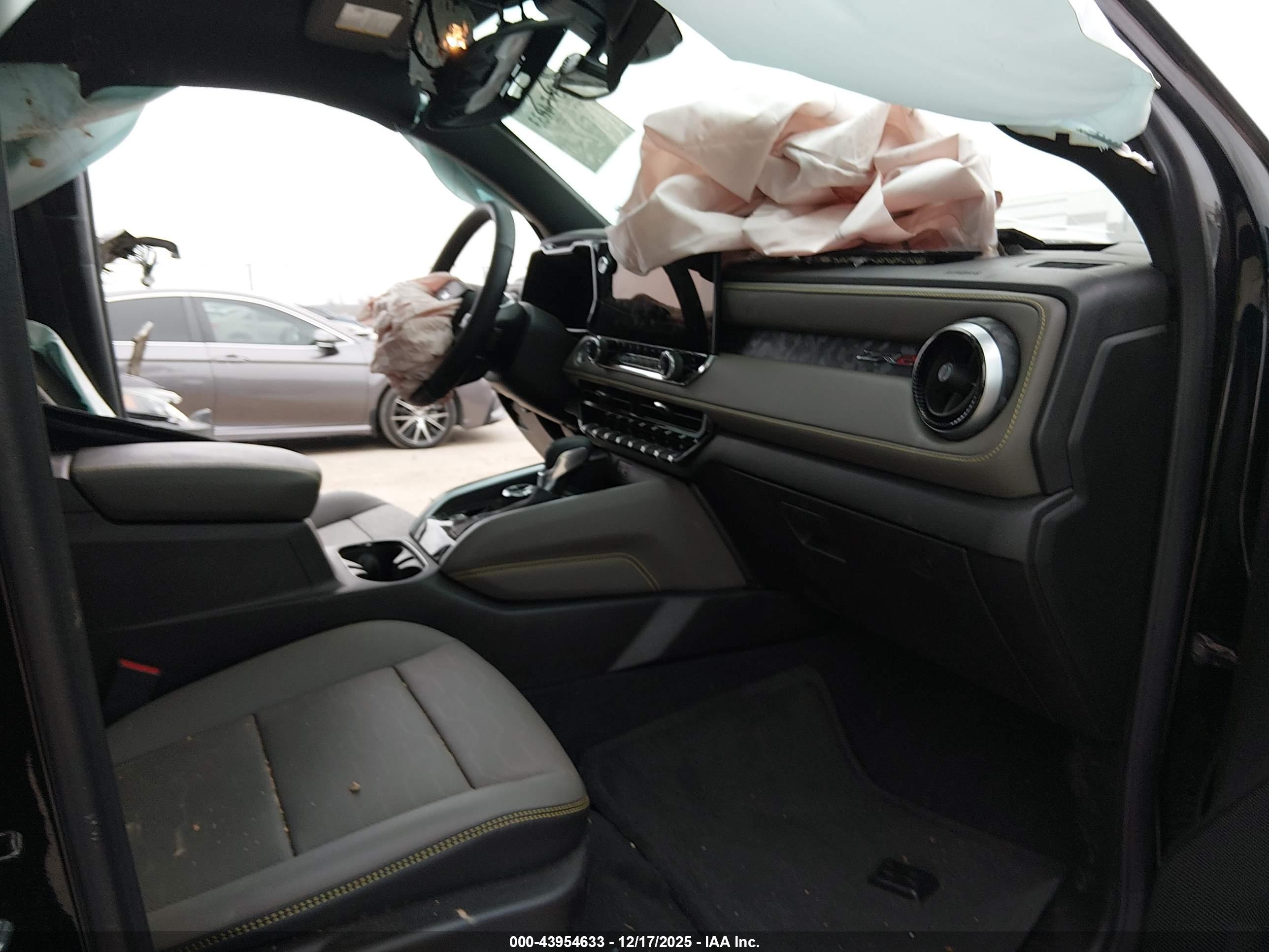 CHEVROLET COLORADO image 5