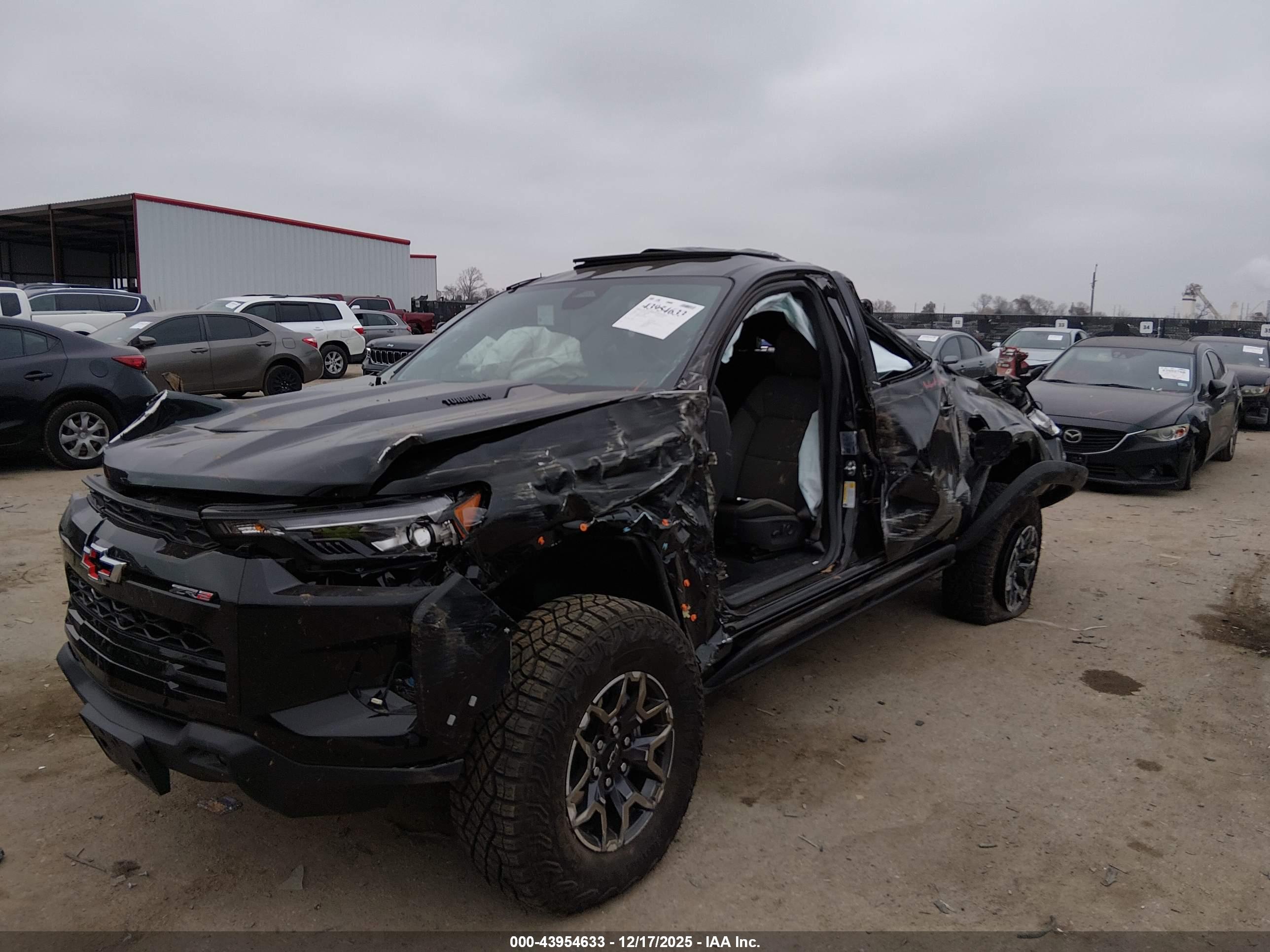 CHEVROLET COLORADO image 6