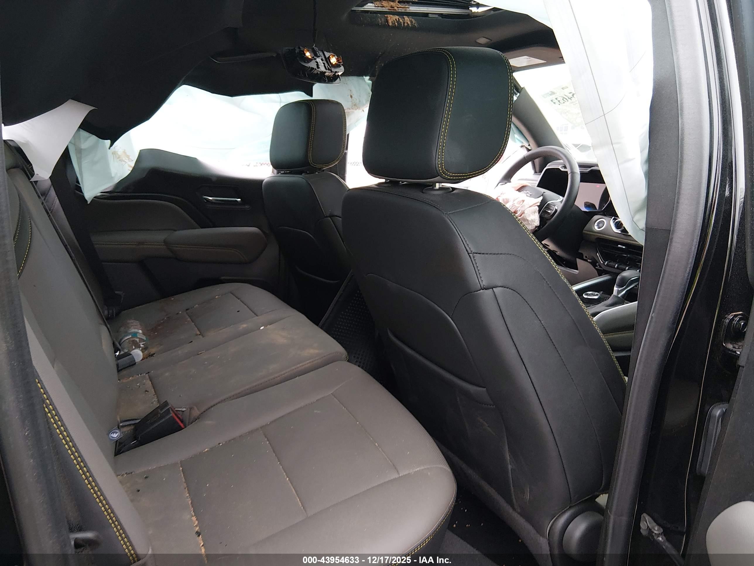 CHEVROLET COLORADO image 8