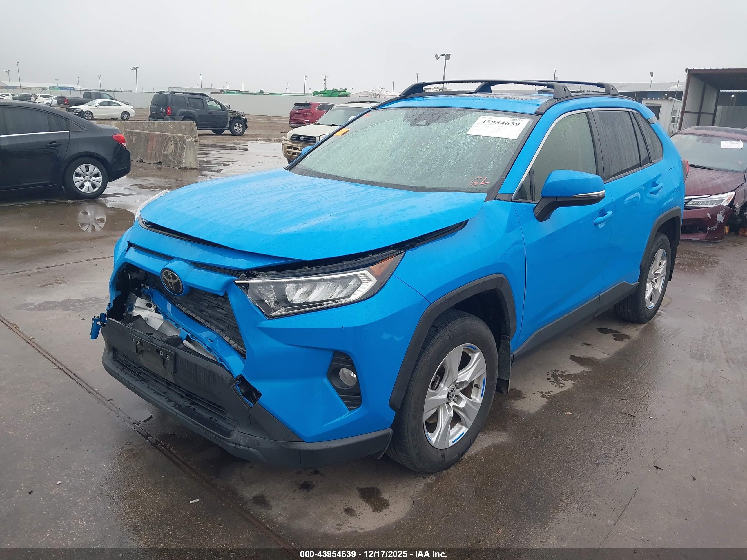 TOYOTA RAV4 image 2