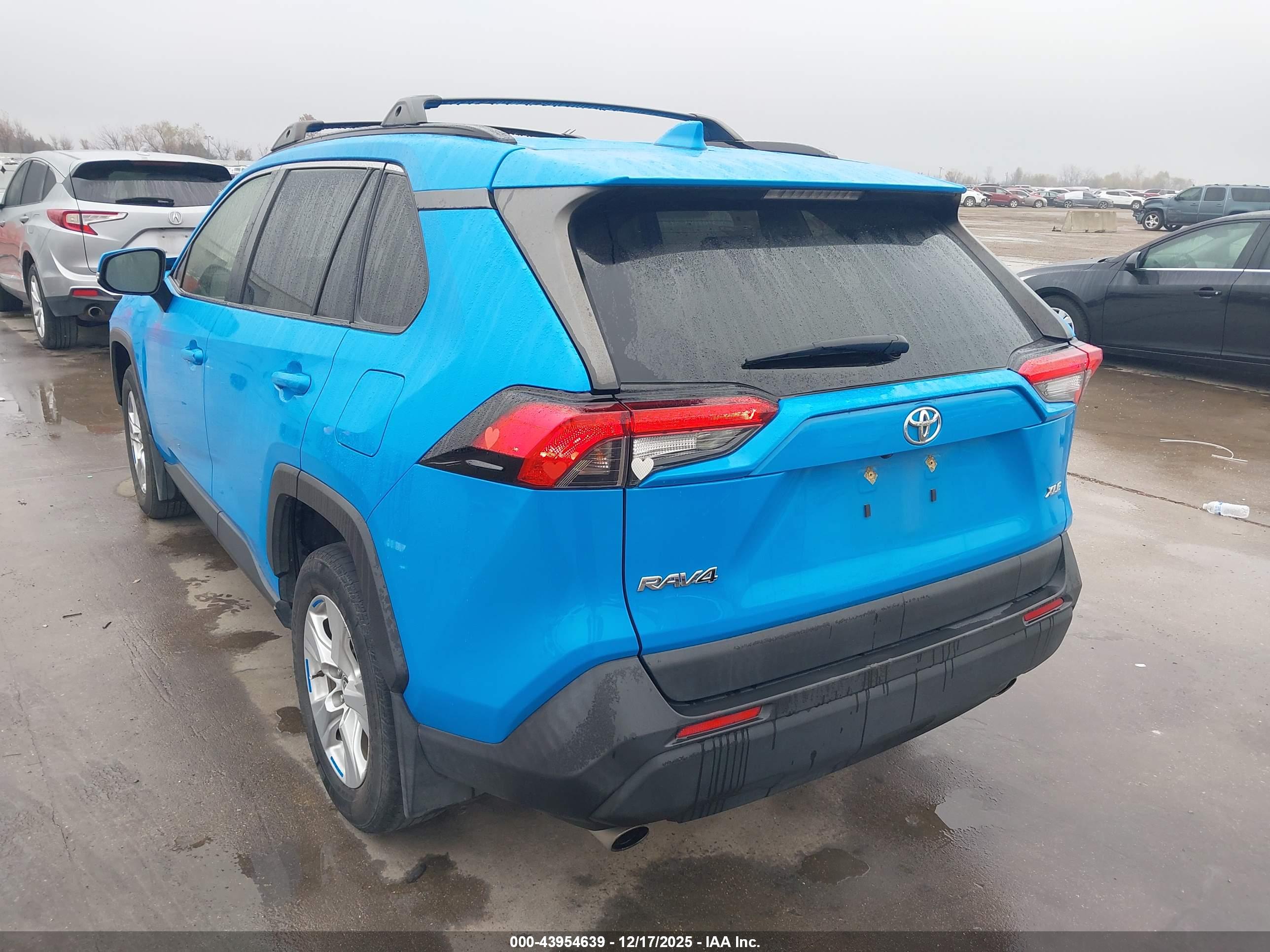 TOYOTA RAV4 image 3