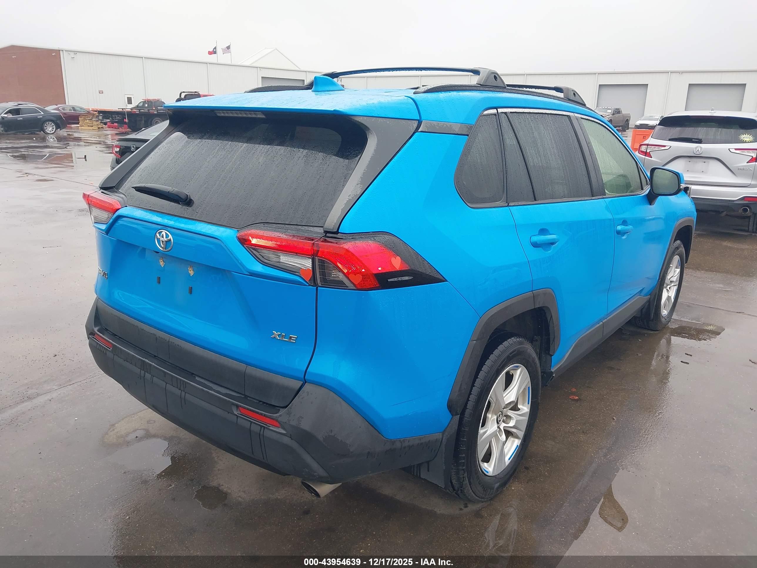 TOYOTA RAV4 image 4