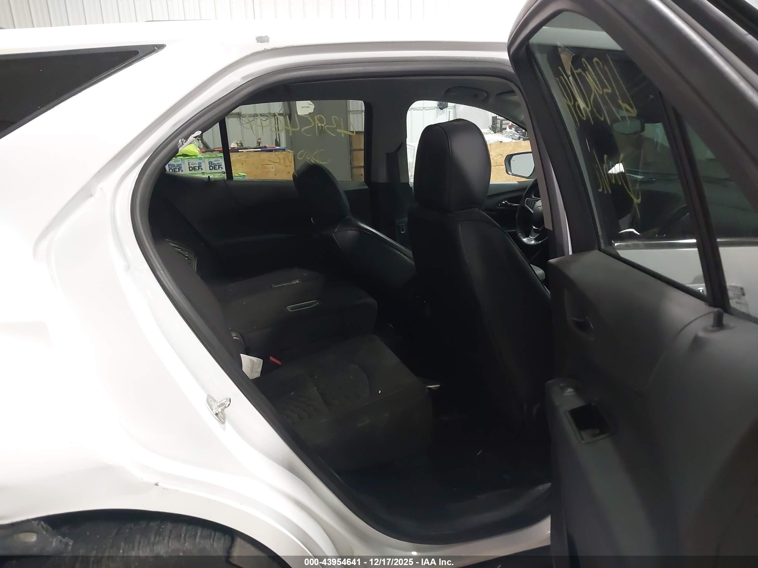 CHEVROLET EQUINOX image 8