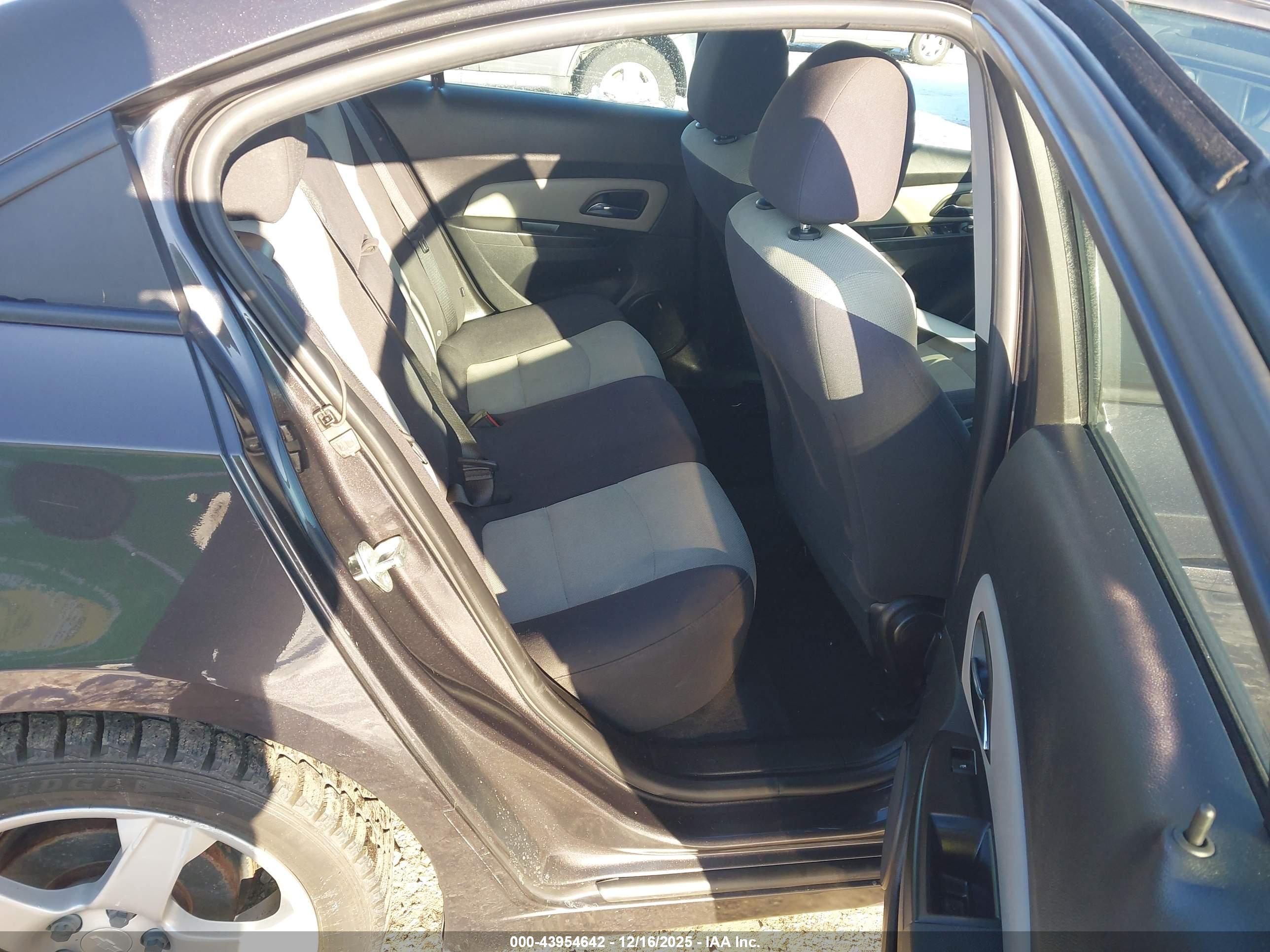 CHEVROLET CRUZE image 8