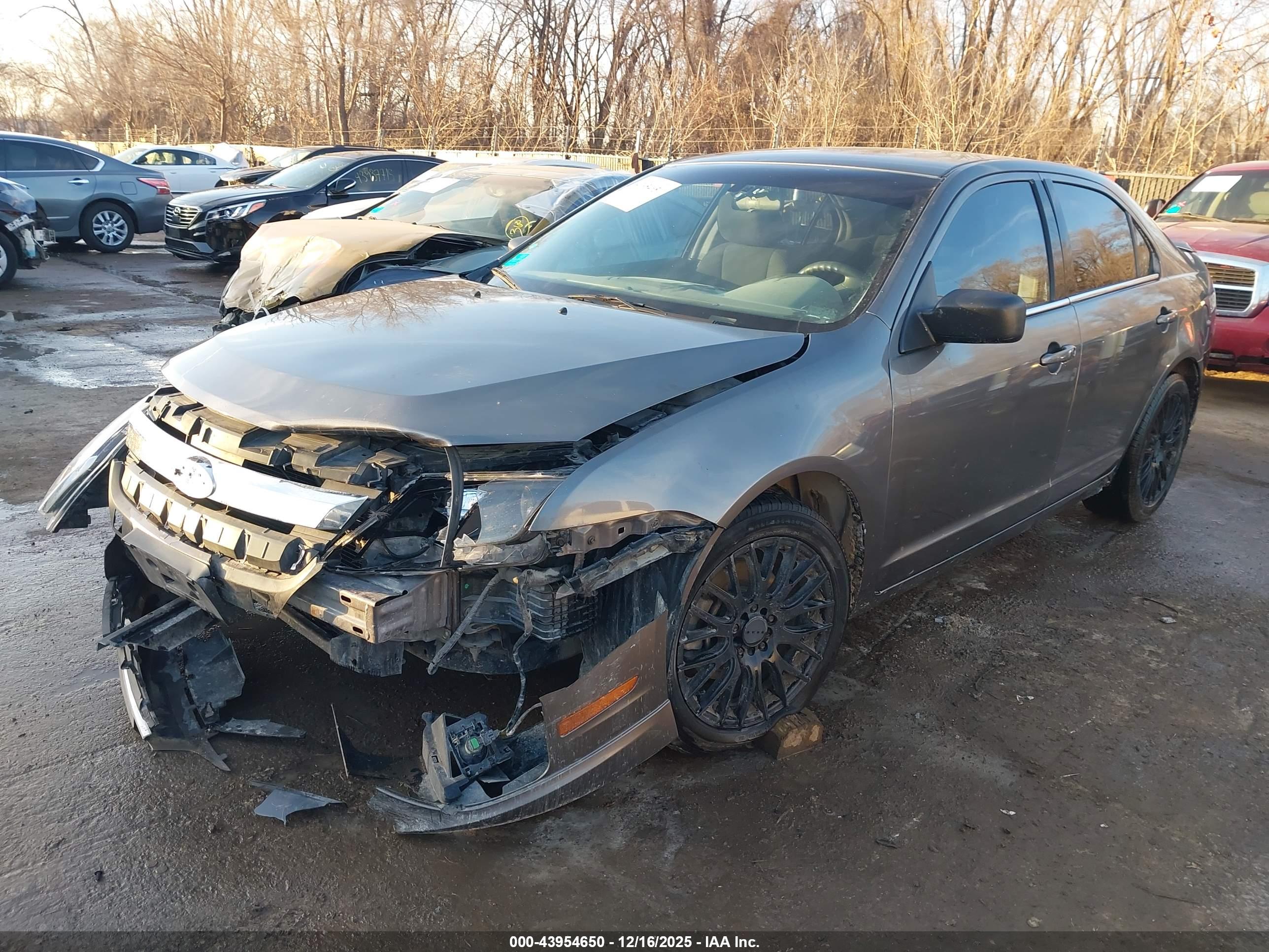 FORD FUSION image 2
