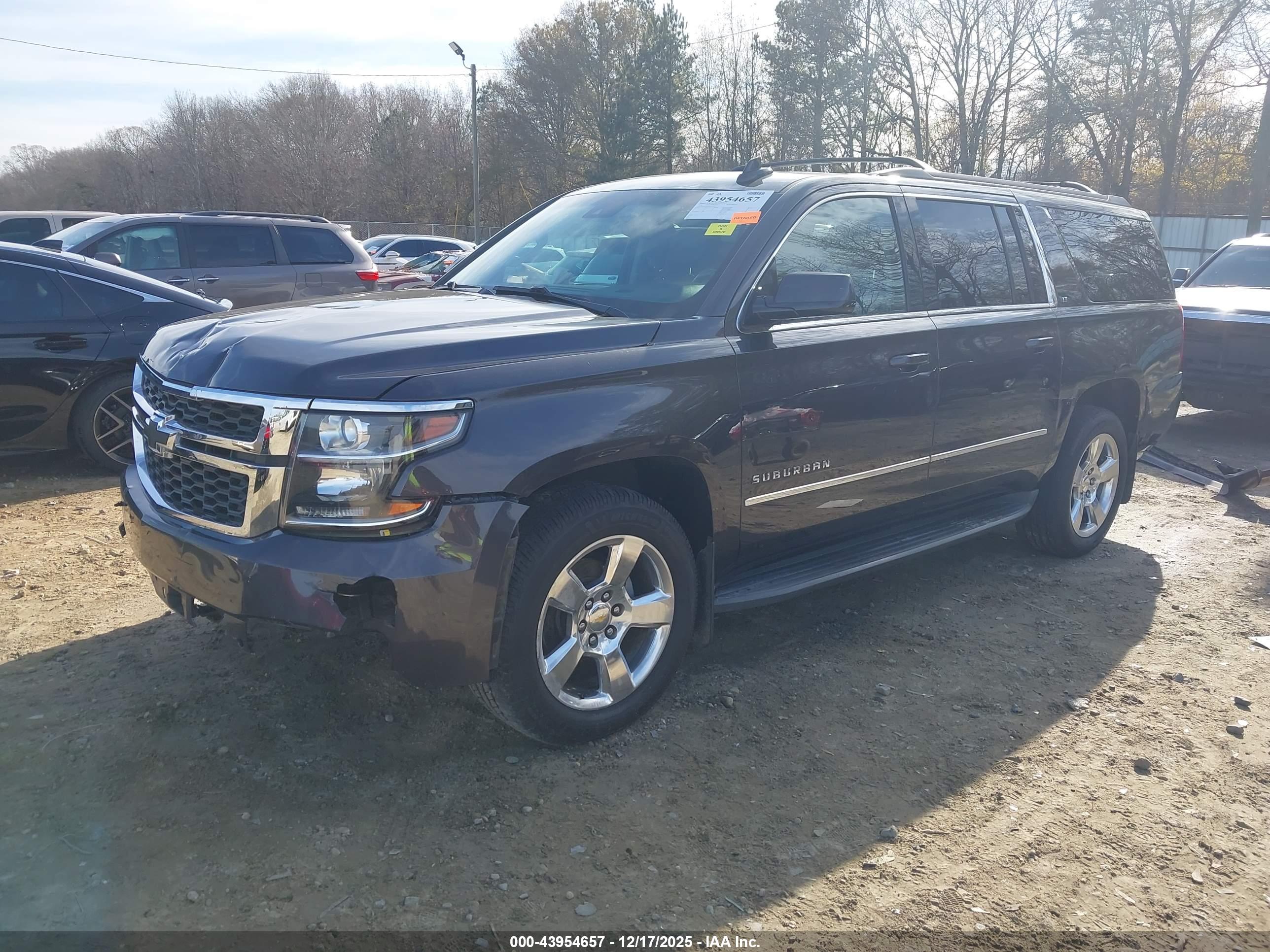 CHEVROLET SUBURBAN image 2