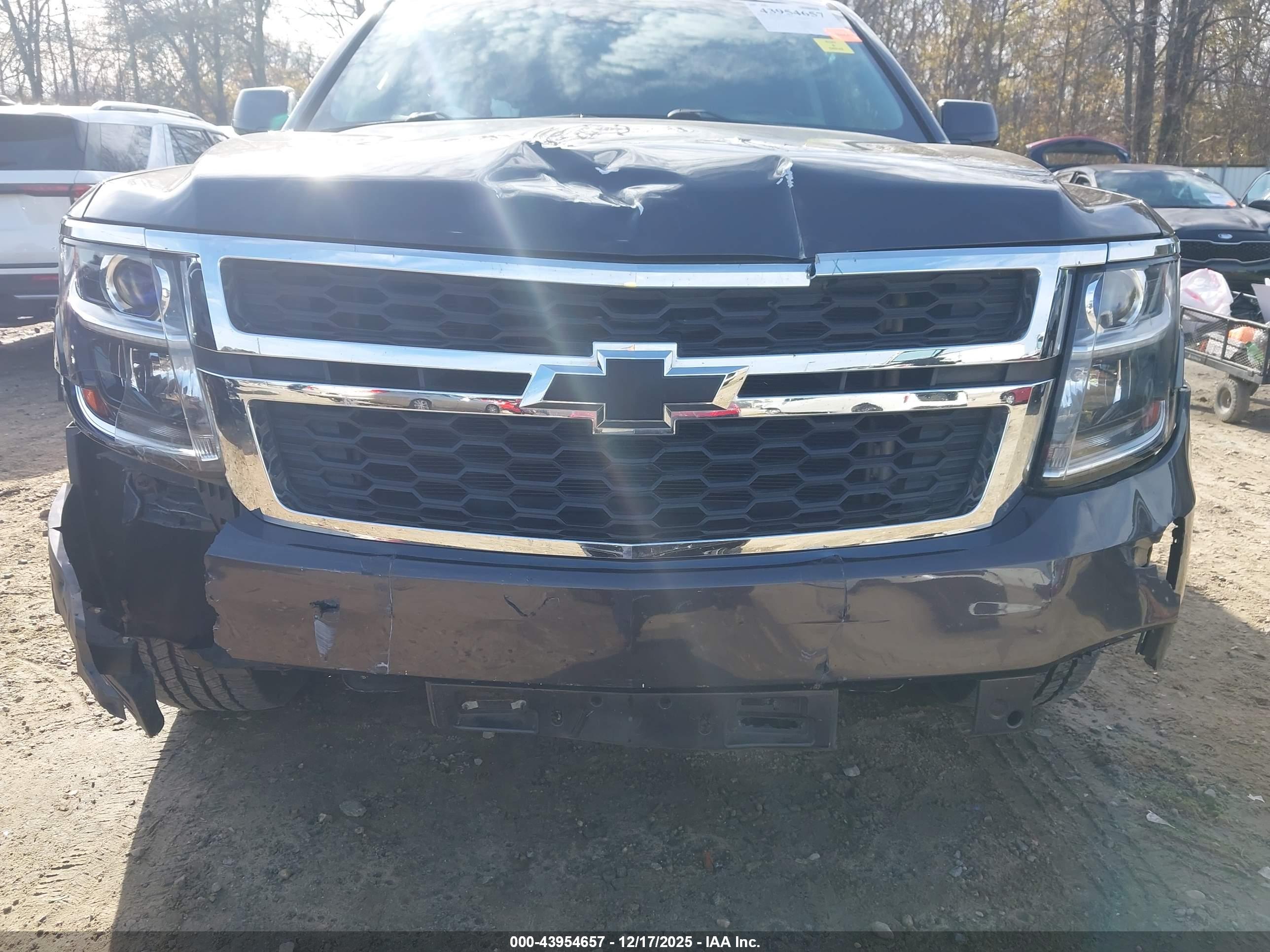 CHEVROLET SUBURBAN image 6