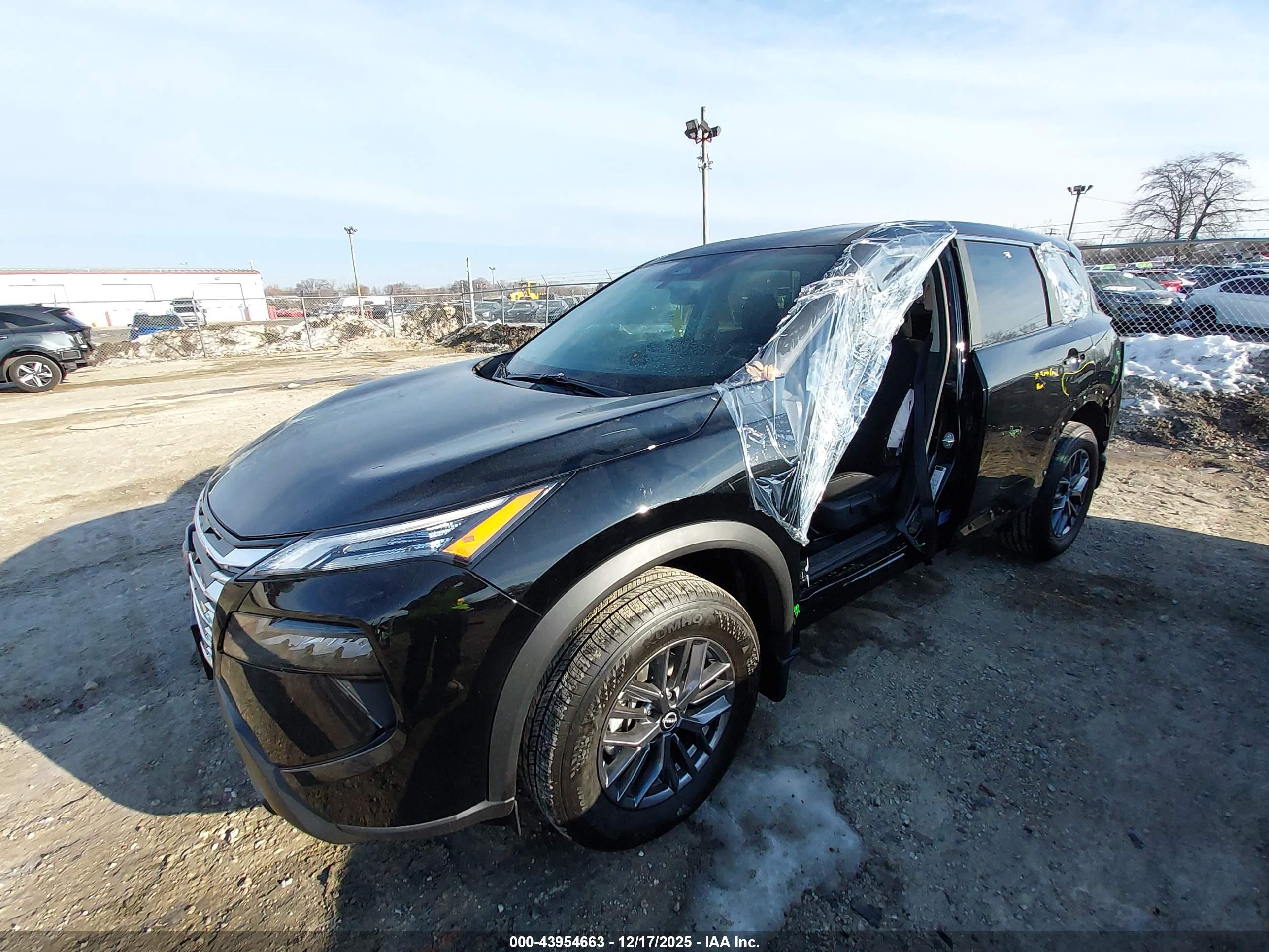 NISSAN ROGUE image 2