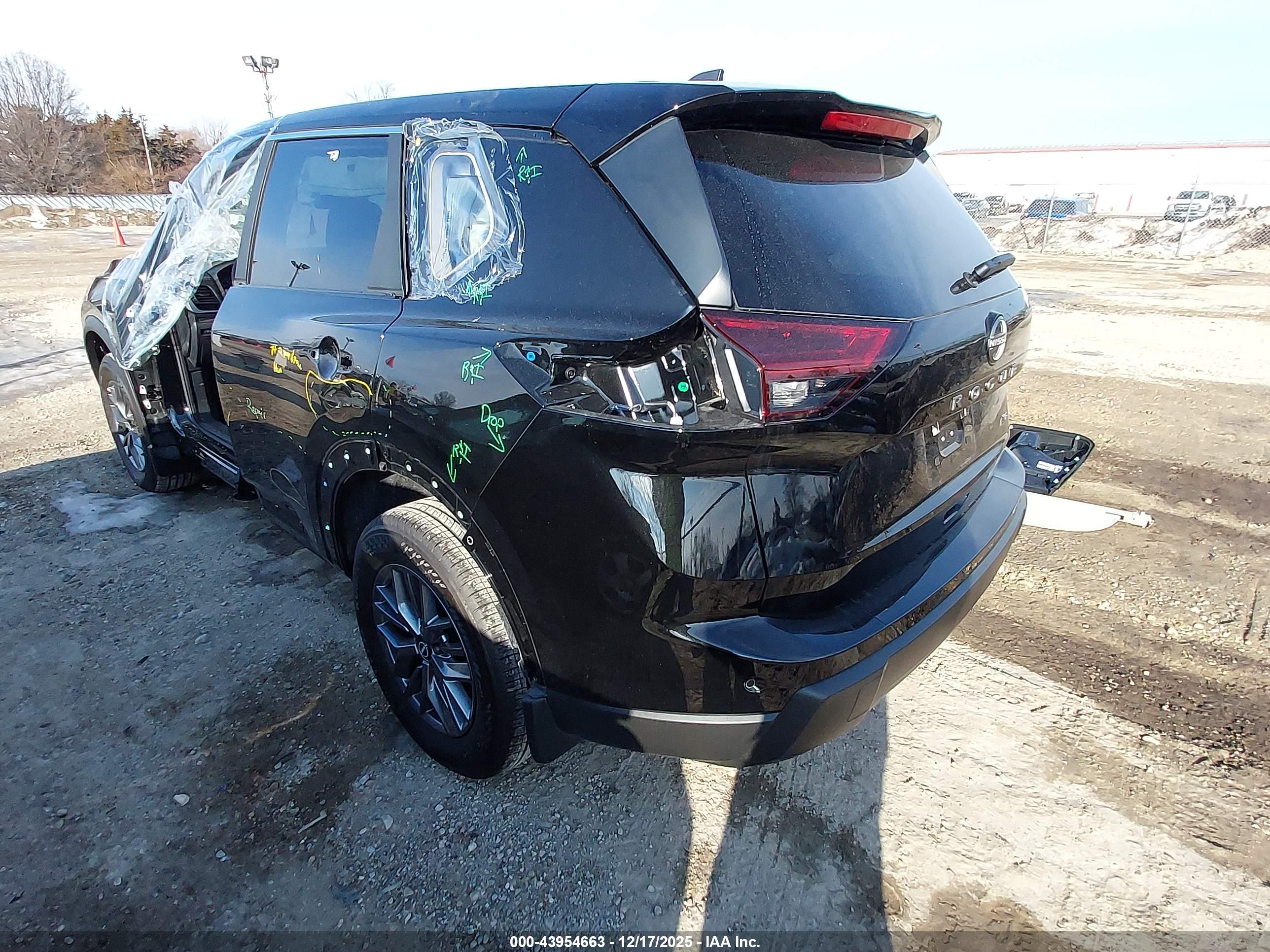 NISSAN ROGUE image 3