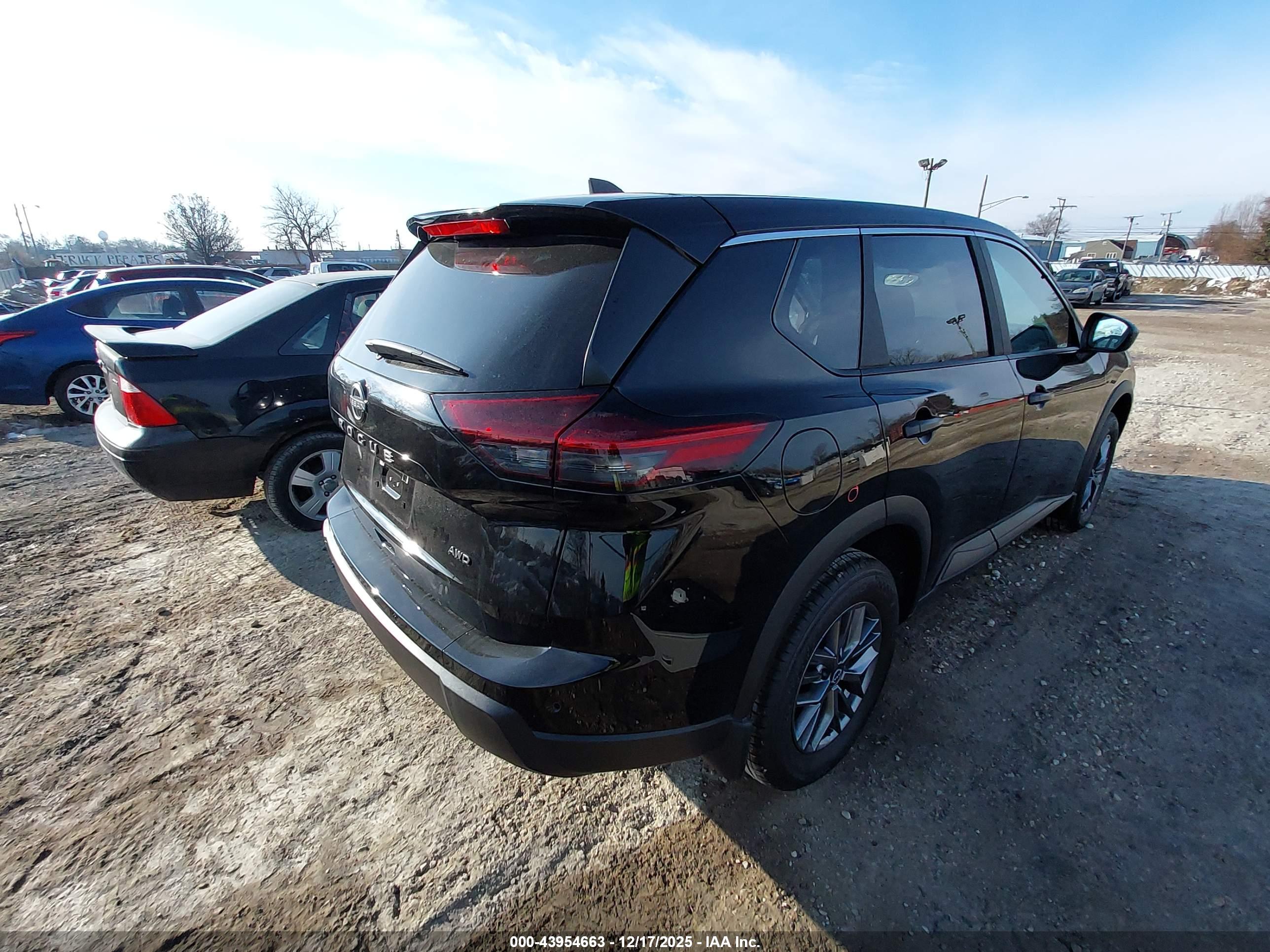 NISSAN ROGUE image 4