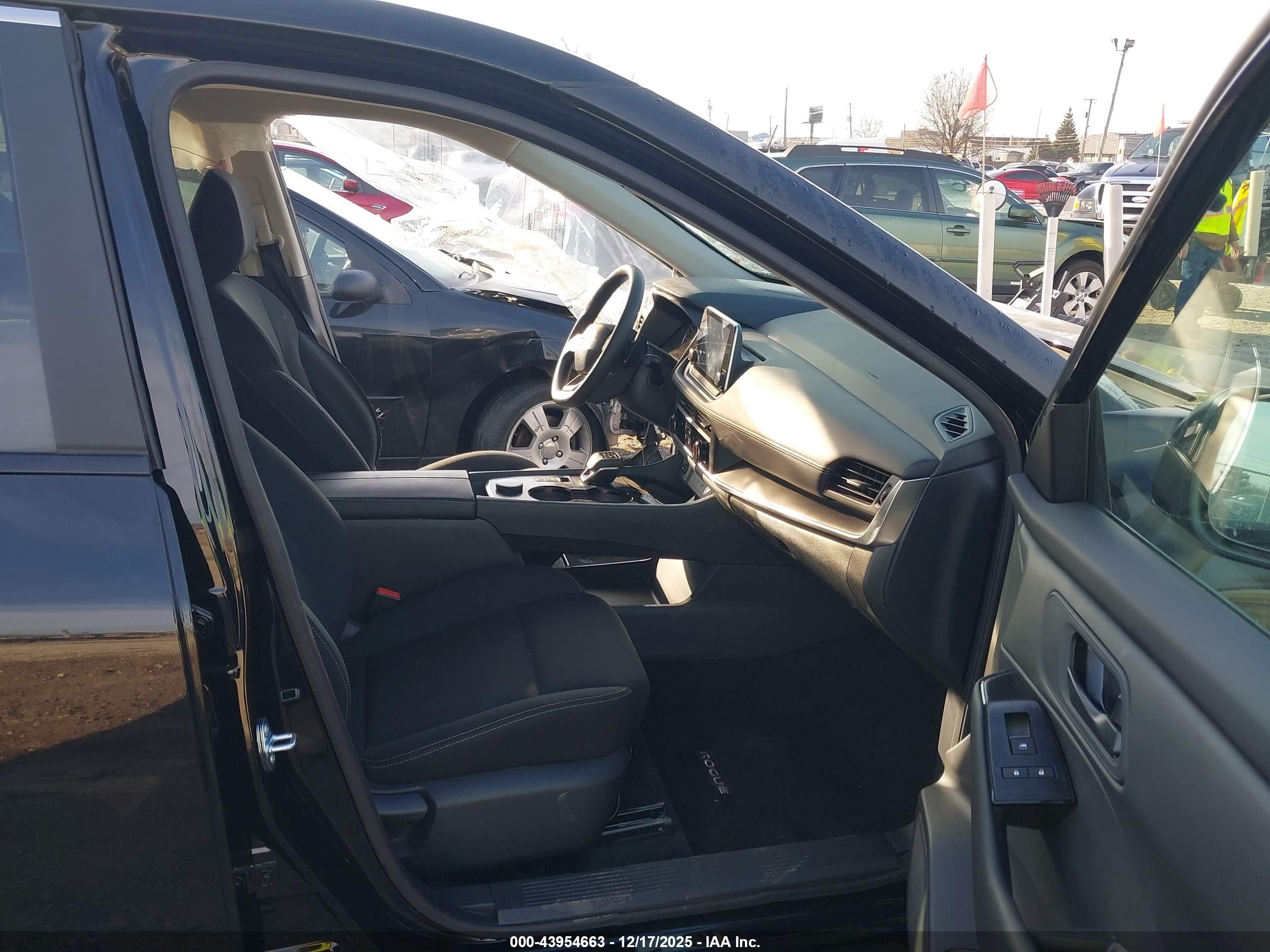 NISSAN ROGUE image 5
