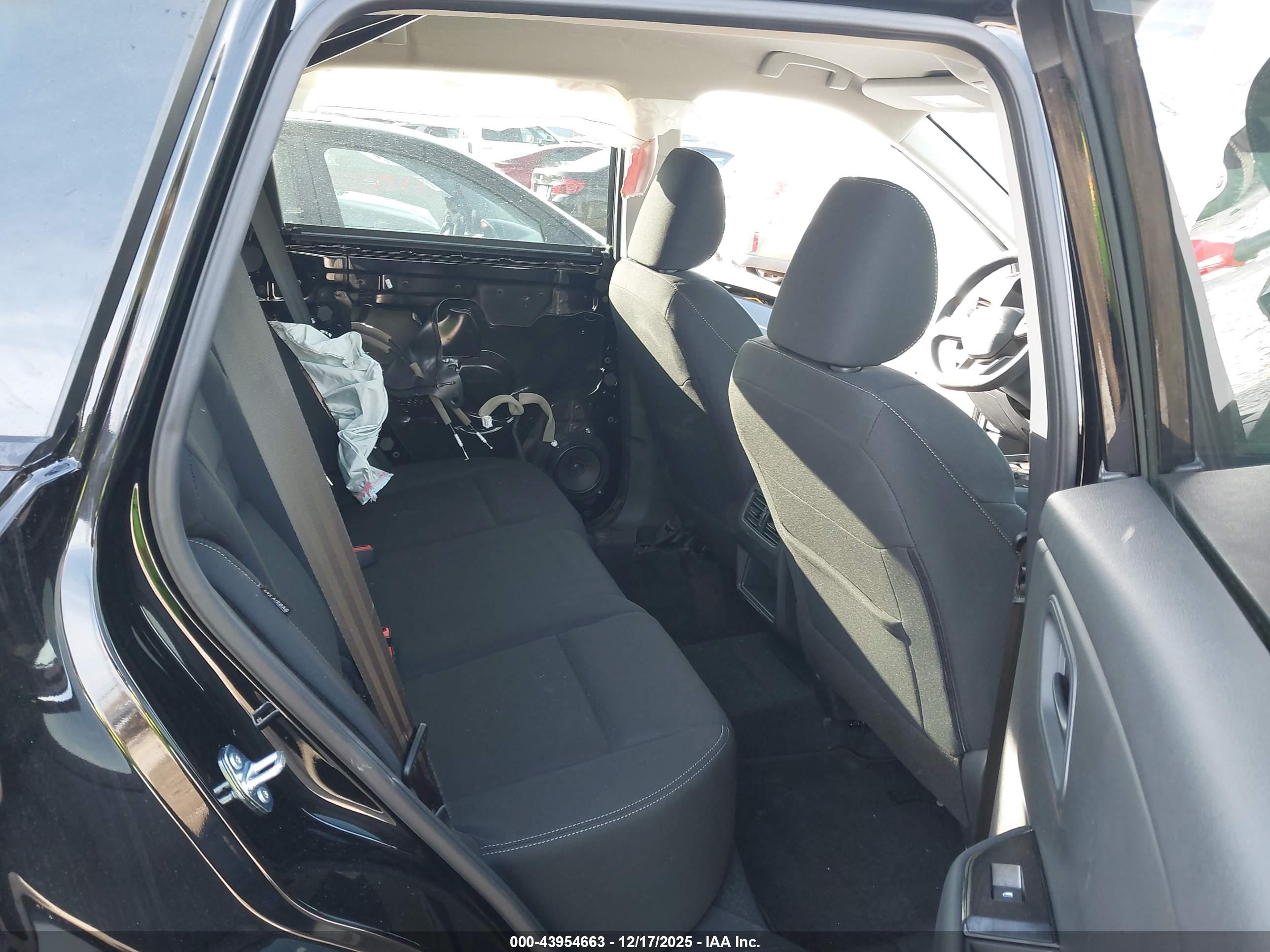 NISSAN ROGUE image 8
