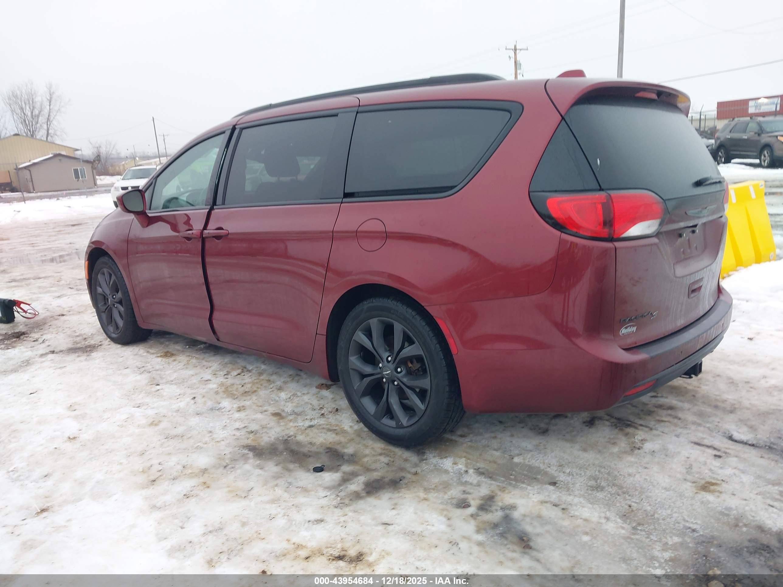 CHRYSLER PACIFICA image 3