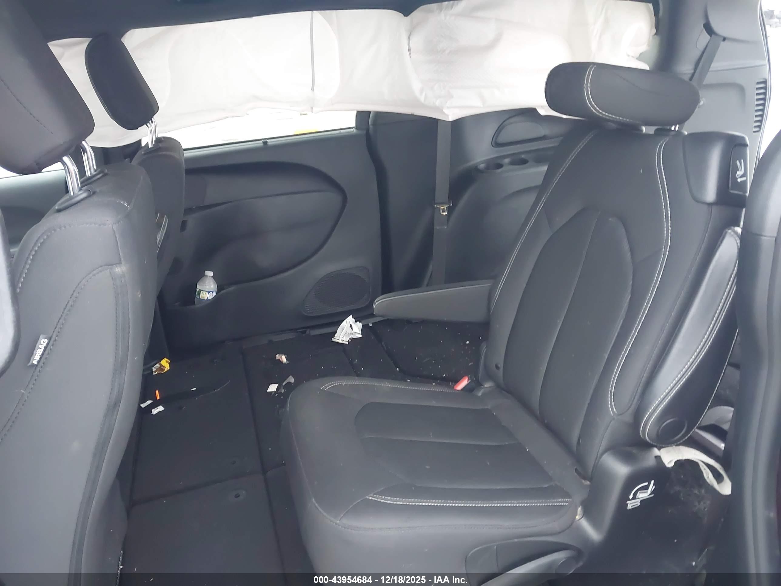 CHRYSLER PACIFICA image 8