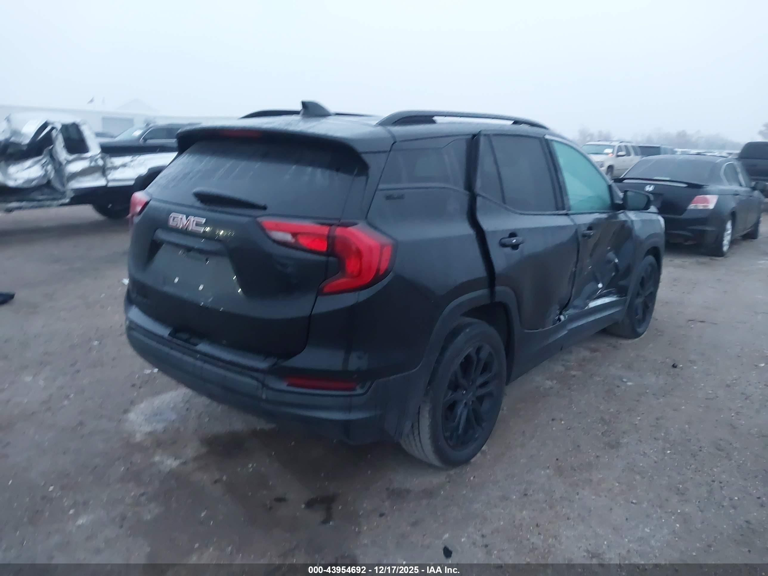 GMC TERRAIN image 4