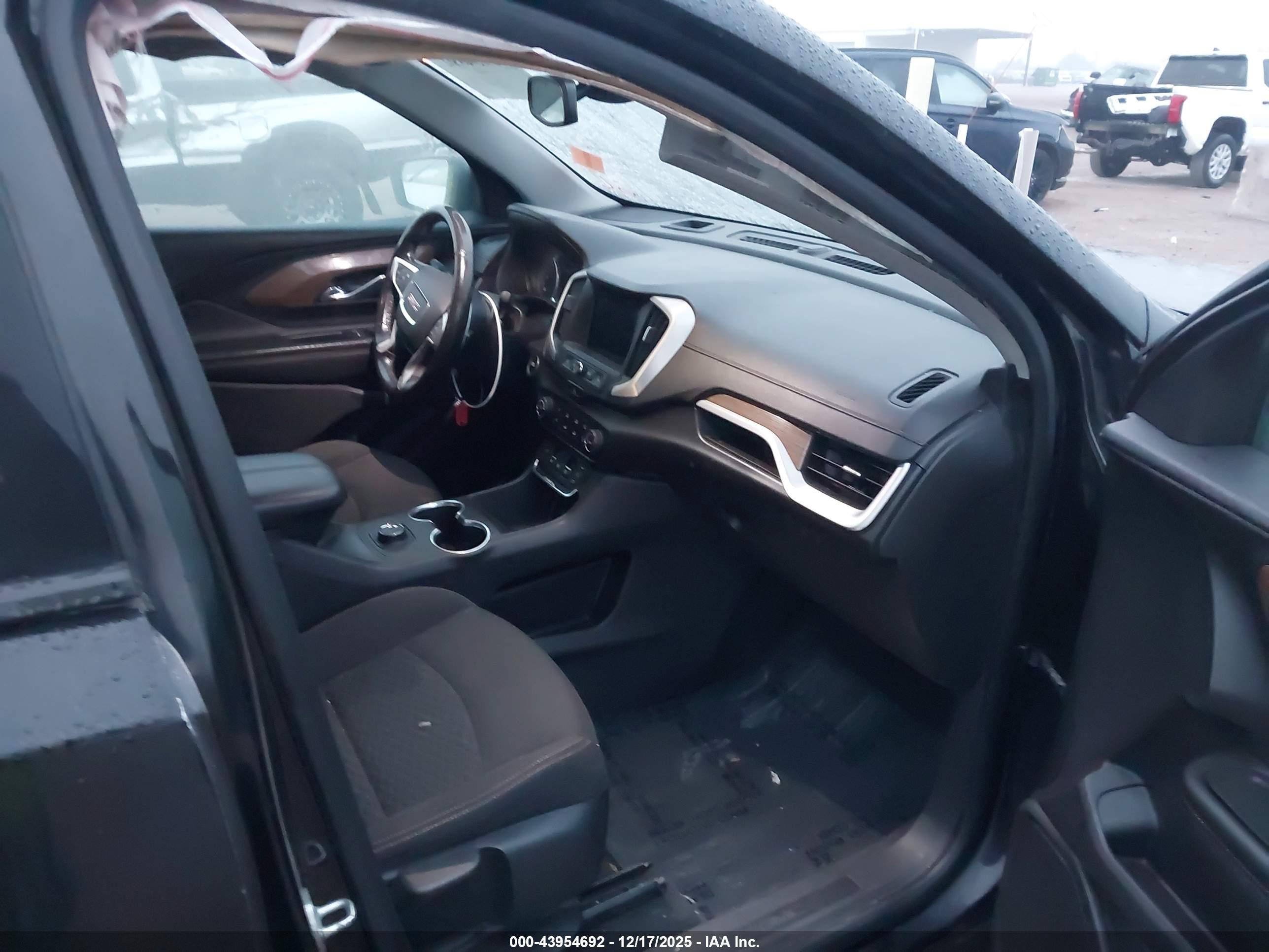 GMC TERRAIN image 5
