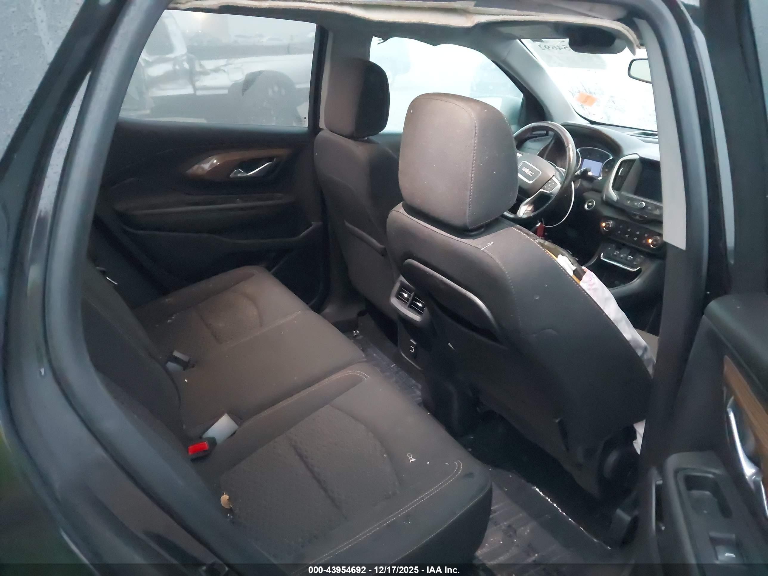 GMC TERRAIN image 8
