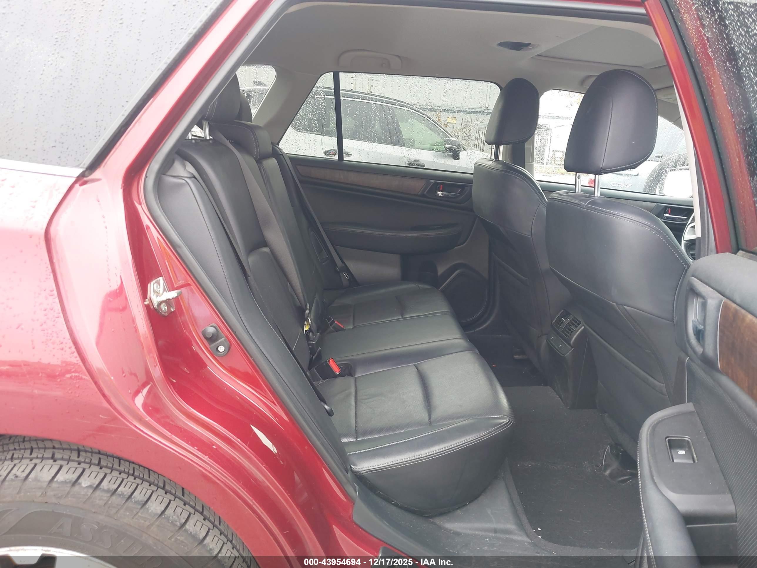 SUBARU OUTBACK image 8