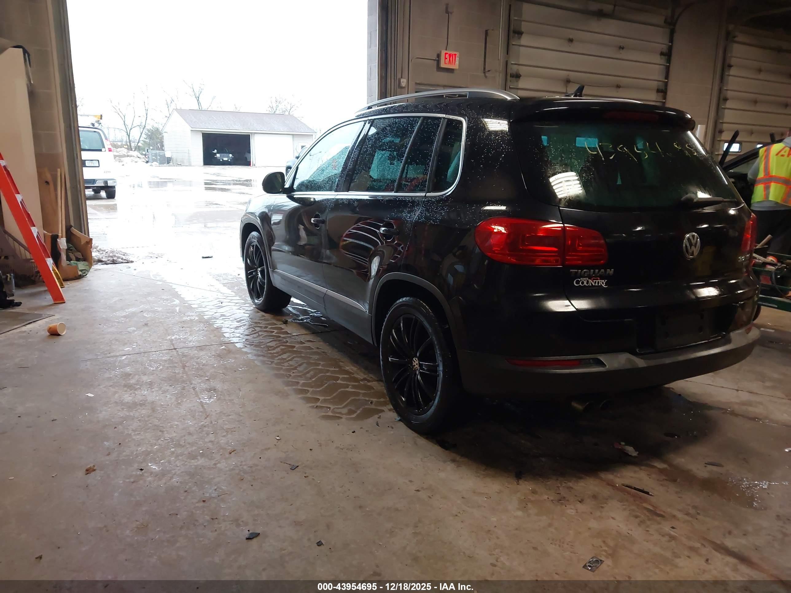 VOLKSWAGEN TIGUAN image 3