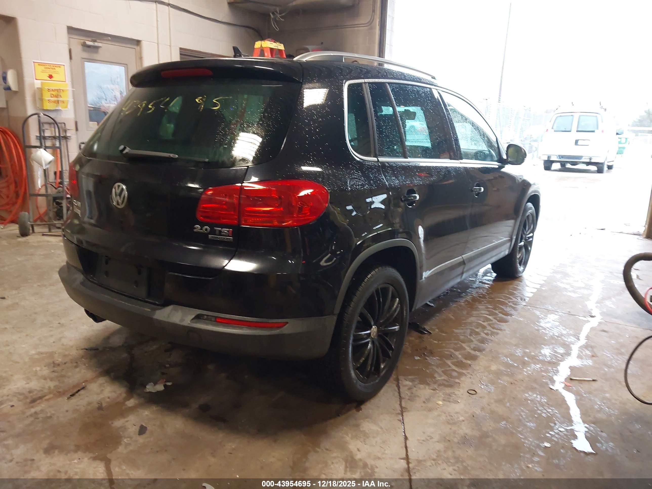 VOLKSWAGEN TIGUAN image 4